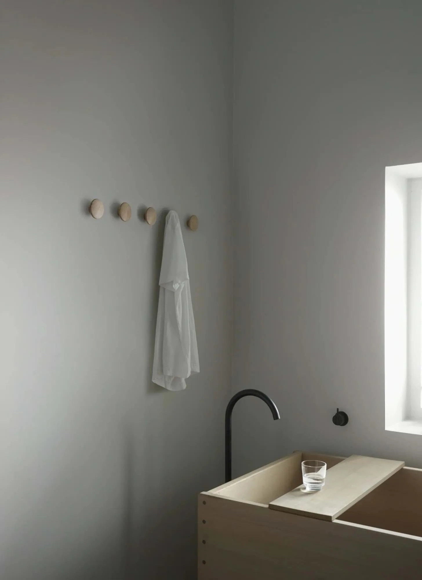 The Dots 衣钩 橡木, Ø6.5cm Muuto