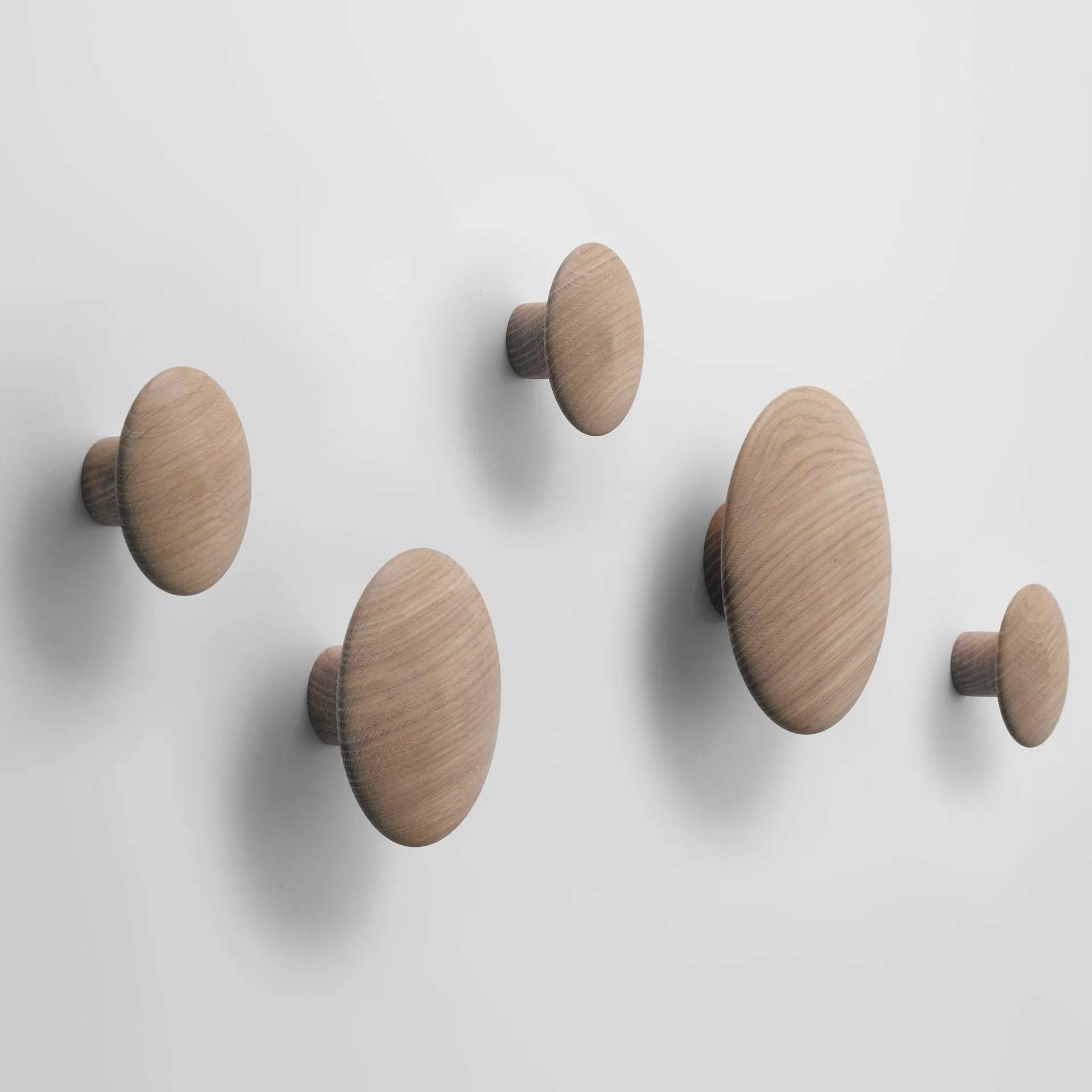The Dots clothes hook oak, oak large Muuto