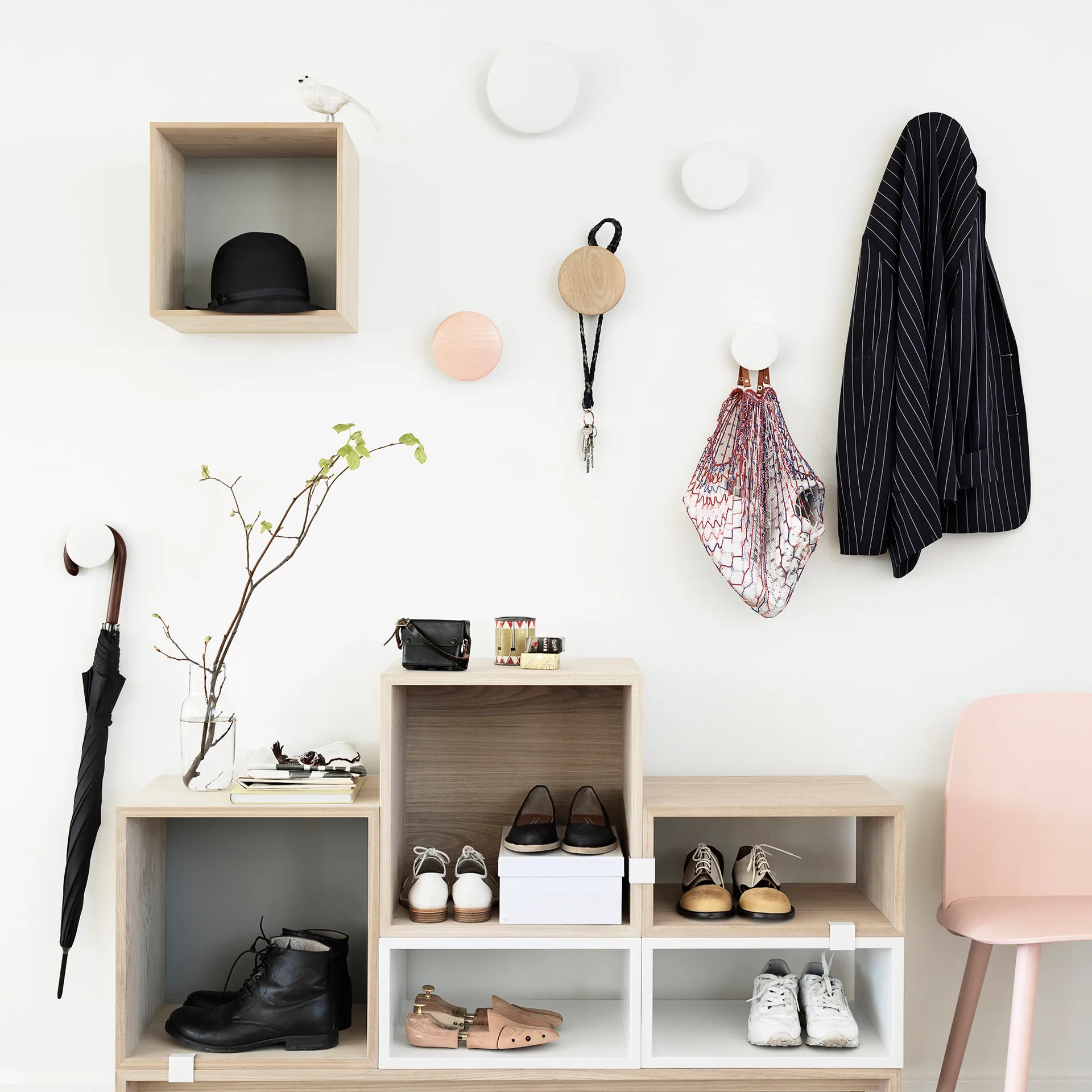 The Dots clothes hook oak, oak medium Muuto