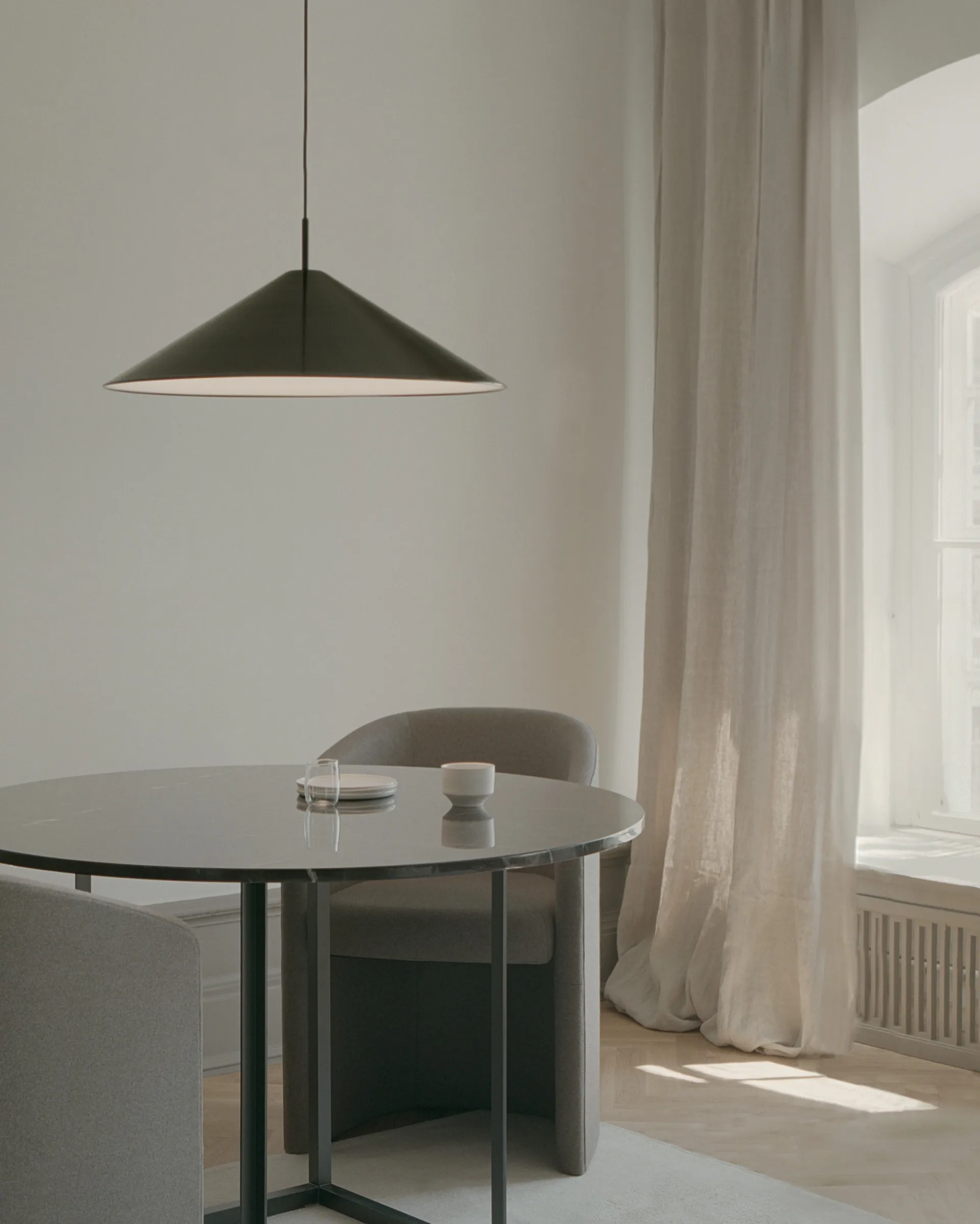 Brolly 吊灯 Ø70 cm, Anodized aluminium New Works