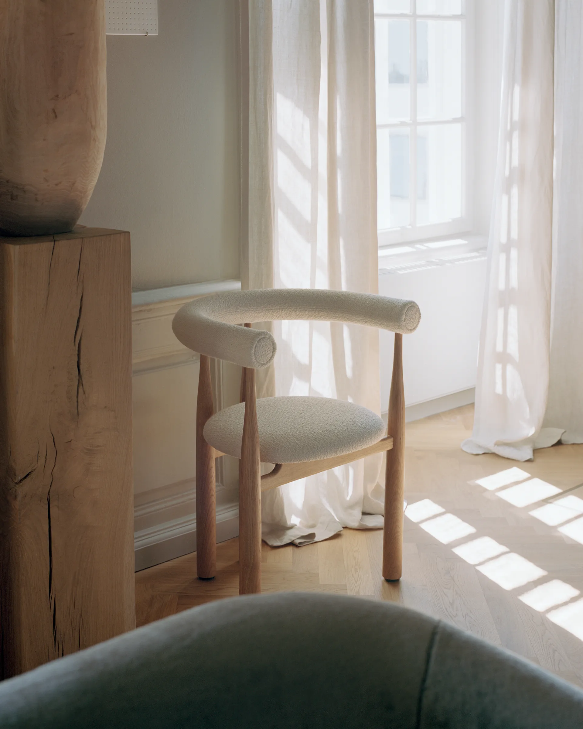 Bukowski upholstered 扶手椅, 自然木色, Barnum Lana New Works