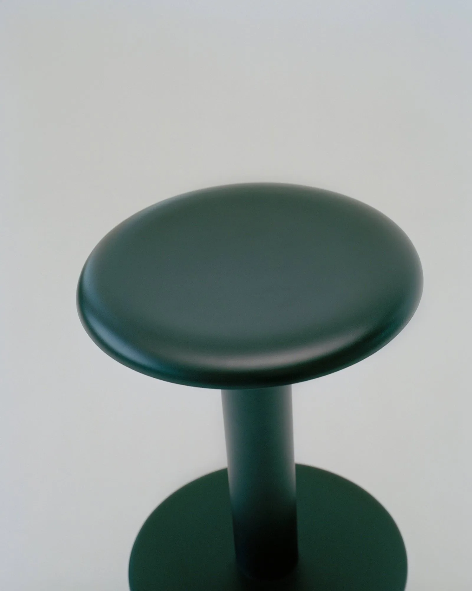 Coupe 圆形凳, 黑色，直径40x高46cm New Works