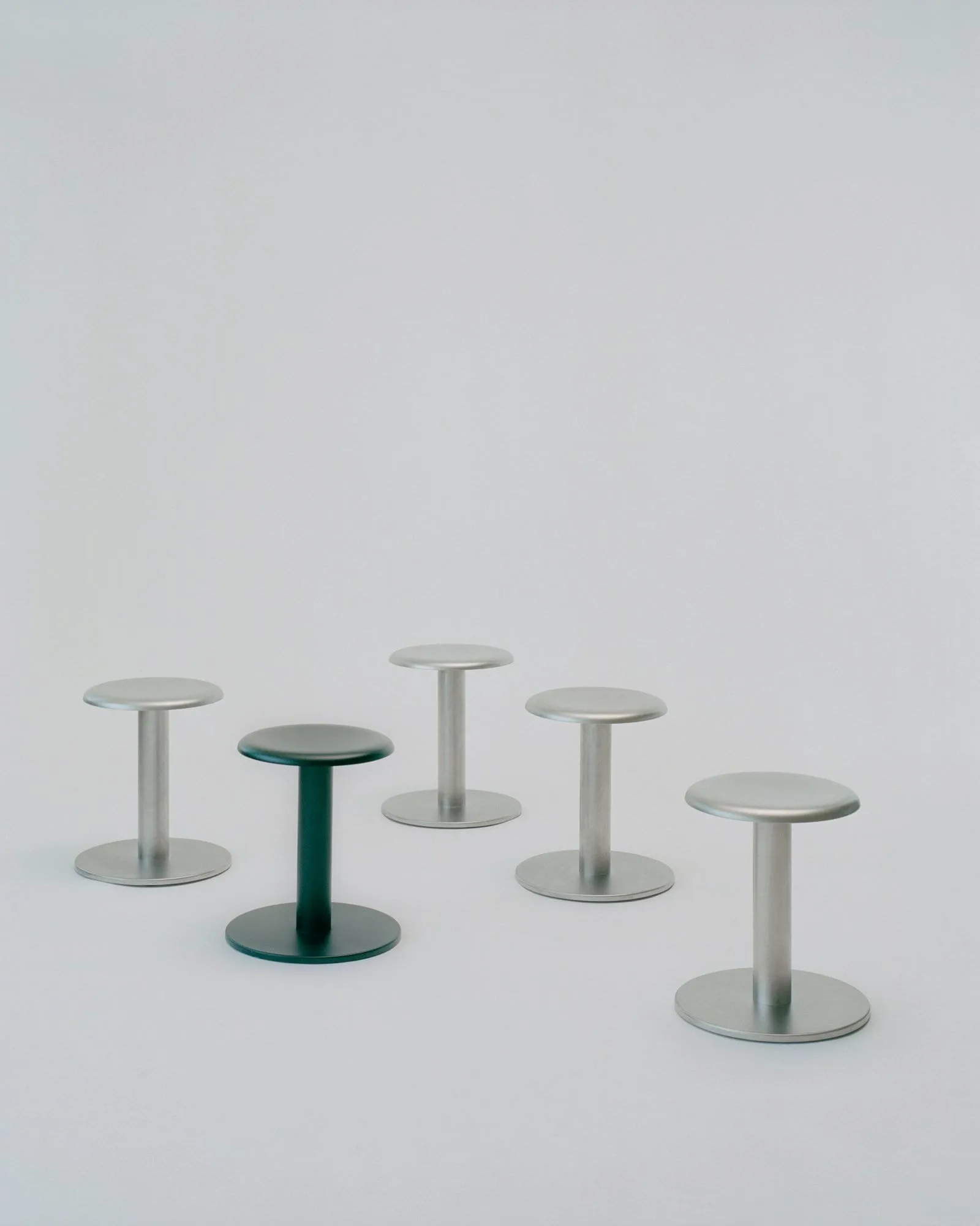 Coupe 圆形凳, 黑色，直径40x高46cm New Works