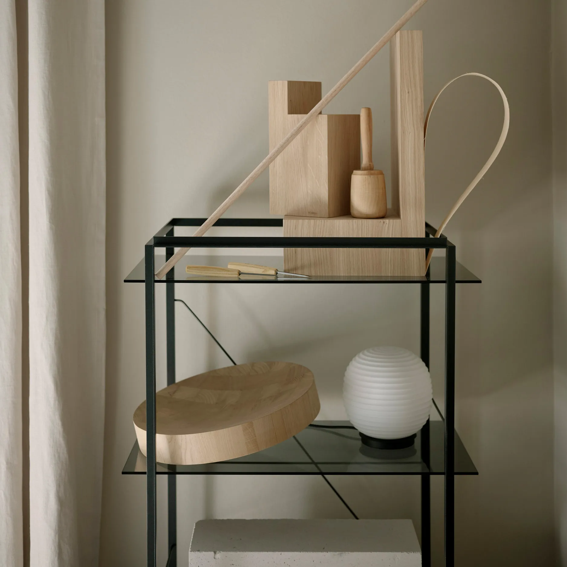 Lantern Globe 台灯 small, 磨砂白色蛋白石玻璃 New Works