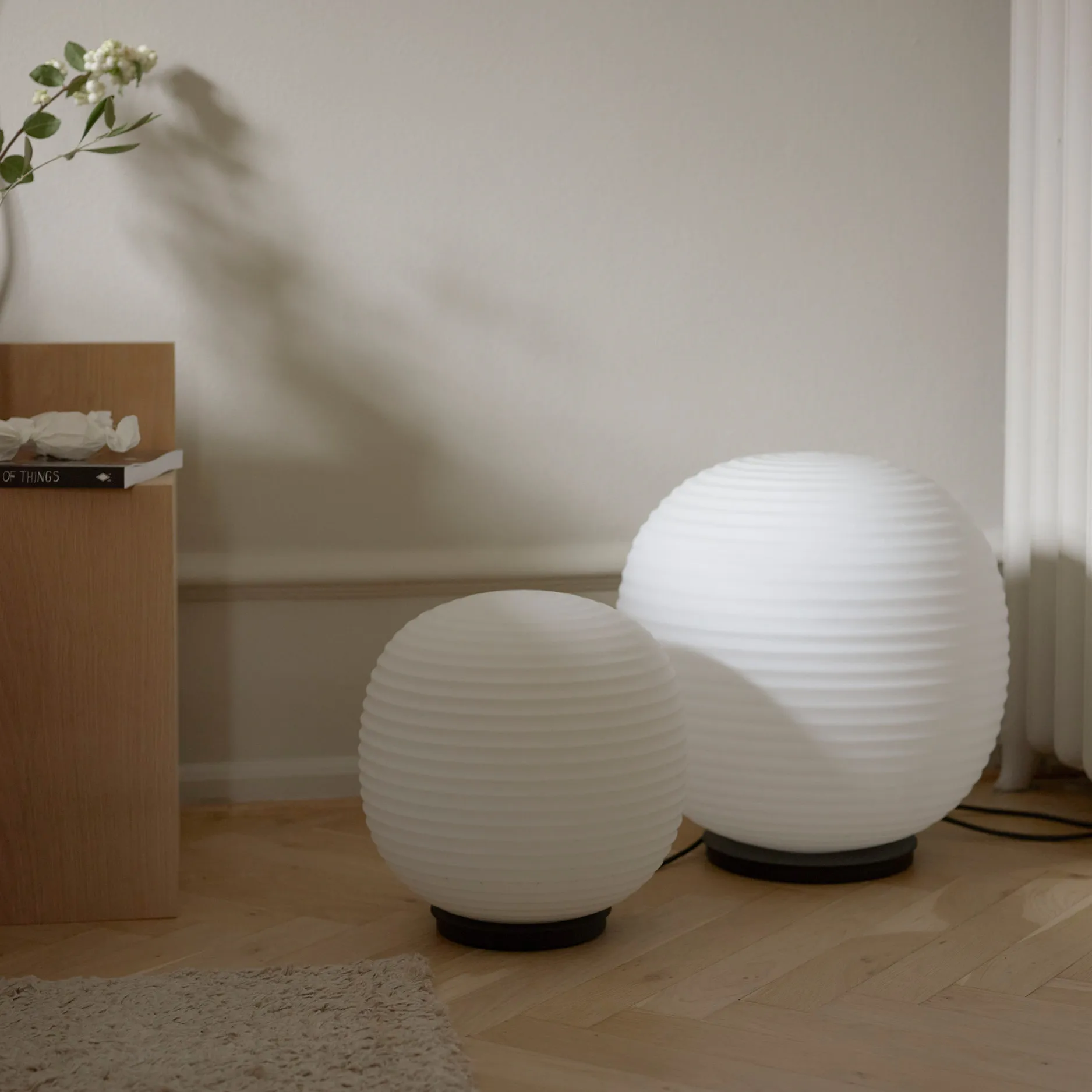 Lantern Globe_台灯_中号, 磨砂白色乳浊玻璃 New Works