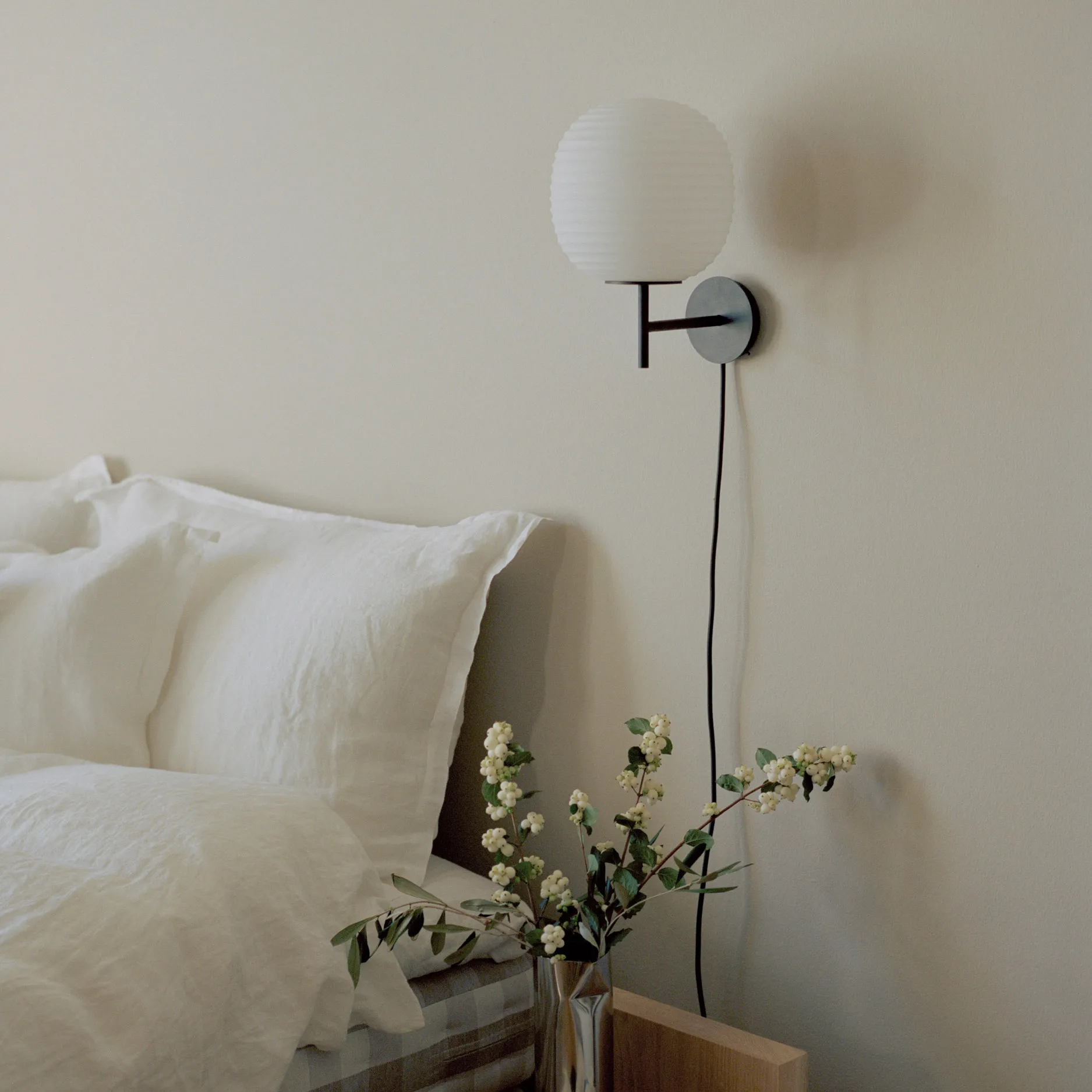 Lantern 壁灯 small, 磨砂白色蛋白石玻璃 New Works