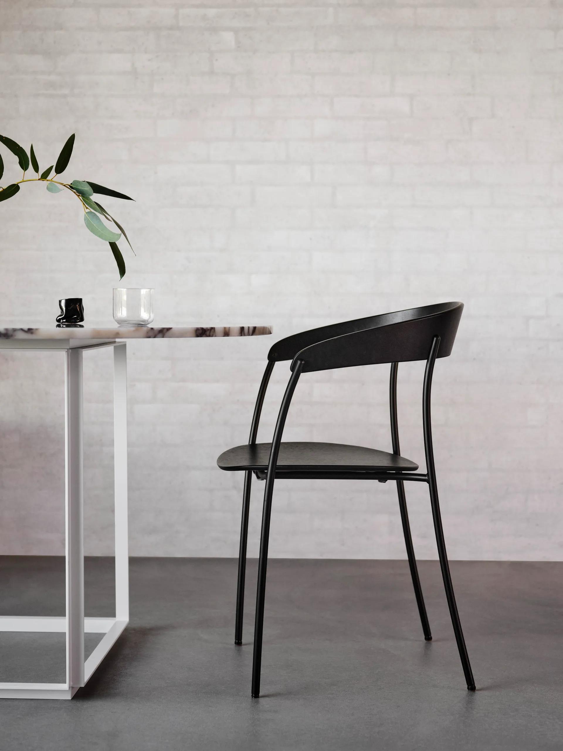 Missing 扶手椅, 黑色 box New Works