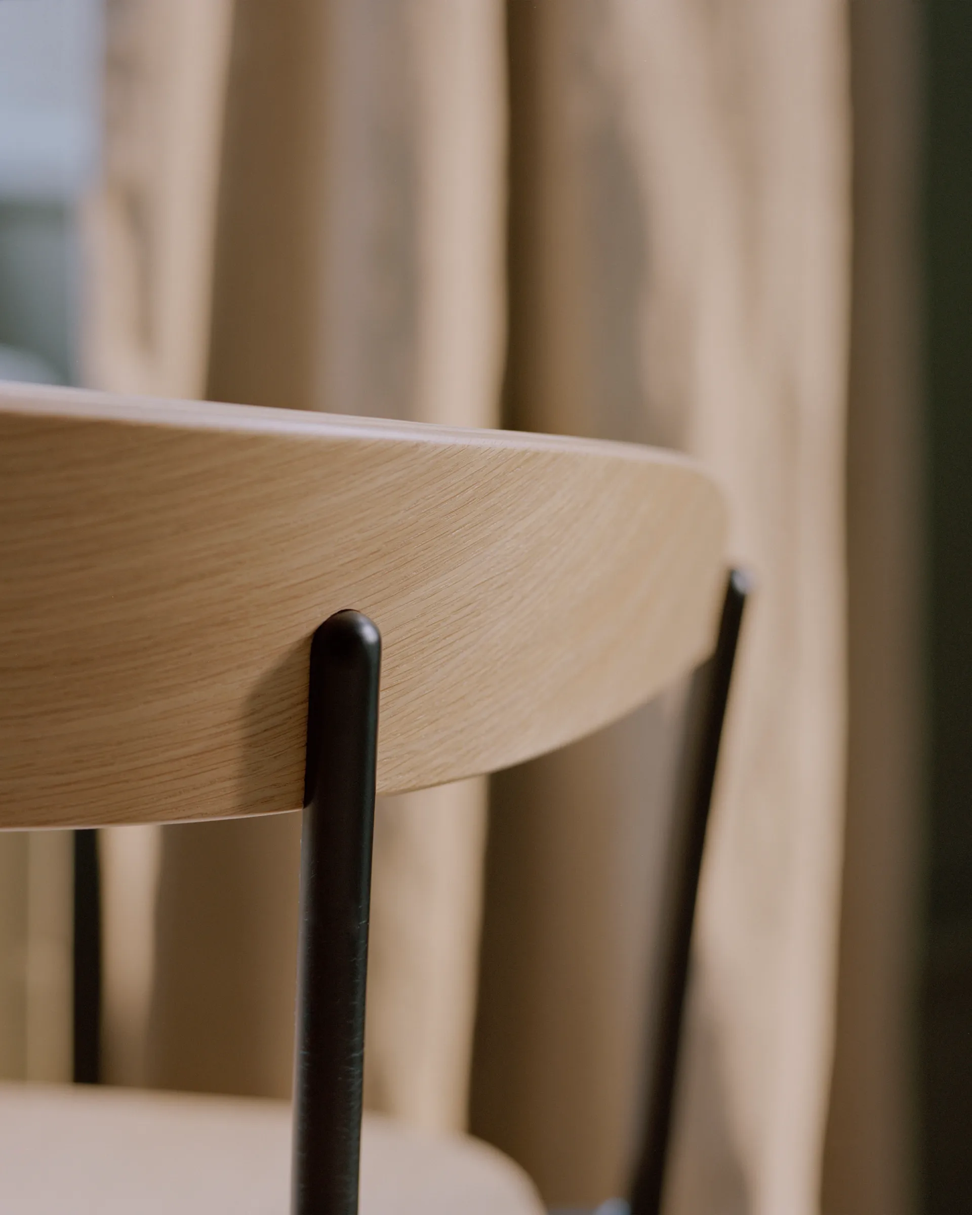 Missing 扶手椅, 自然木色 New Works