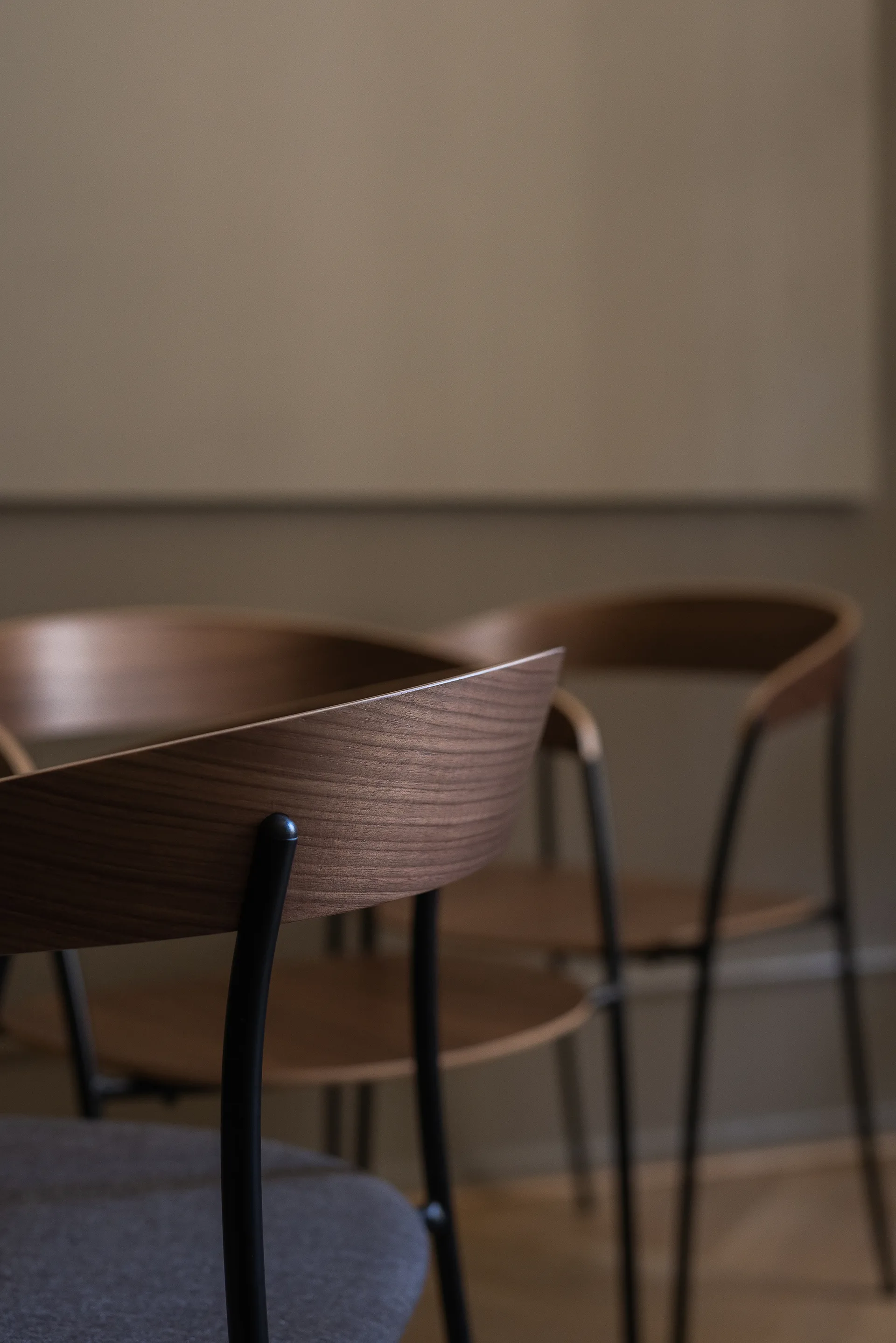 Missing 扶手椅, 核桃色 New Works