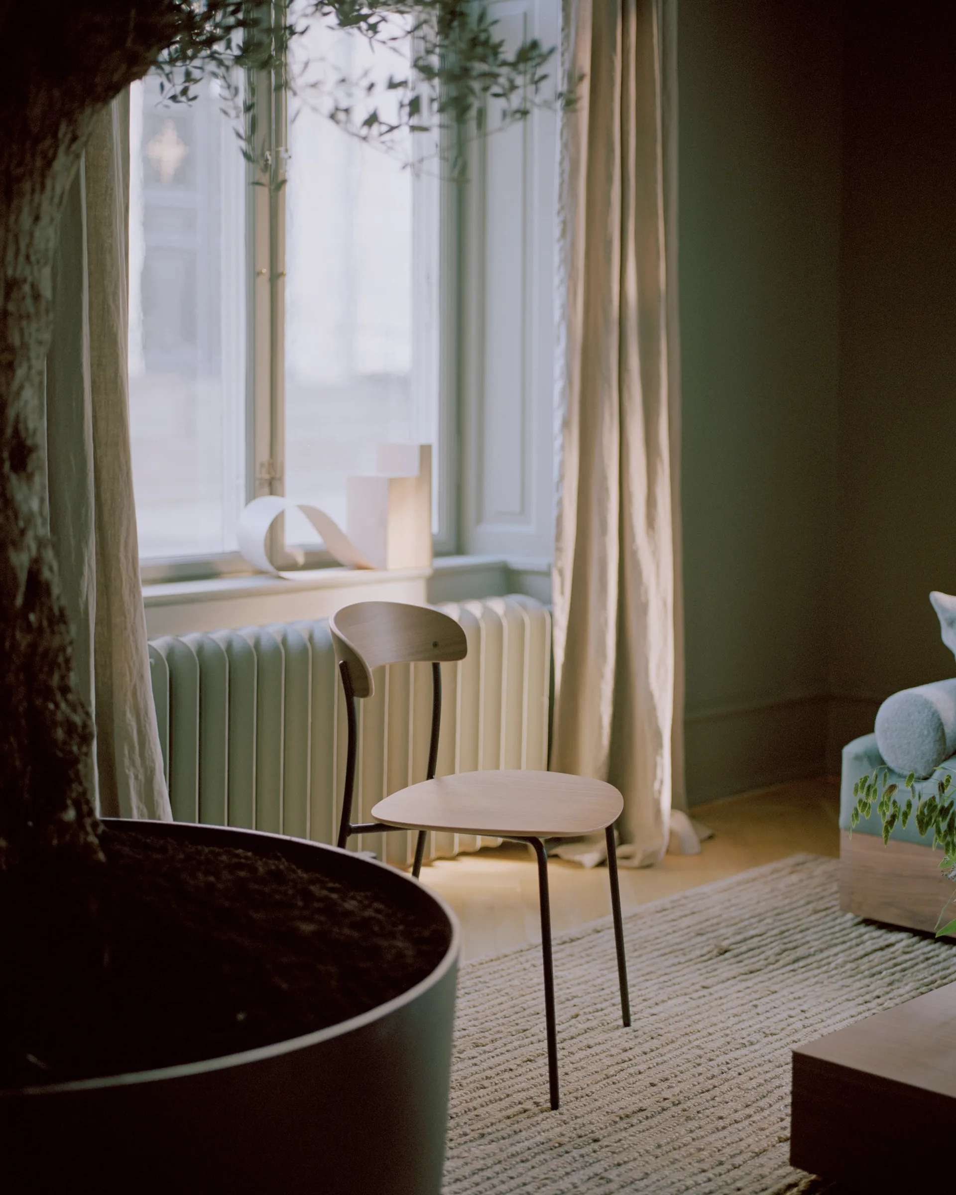 Missing 椅子, 坚果 New Works