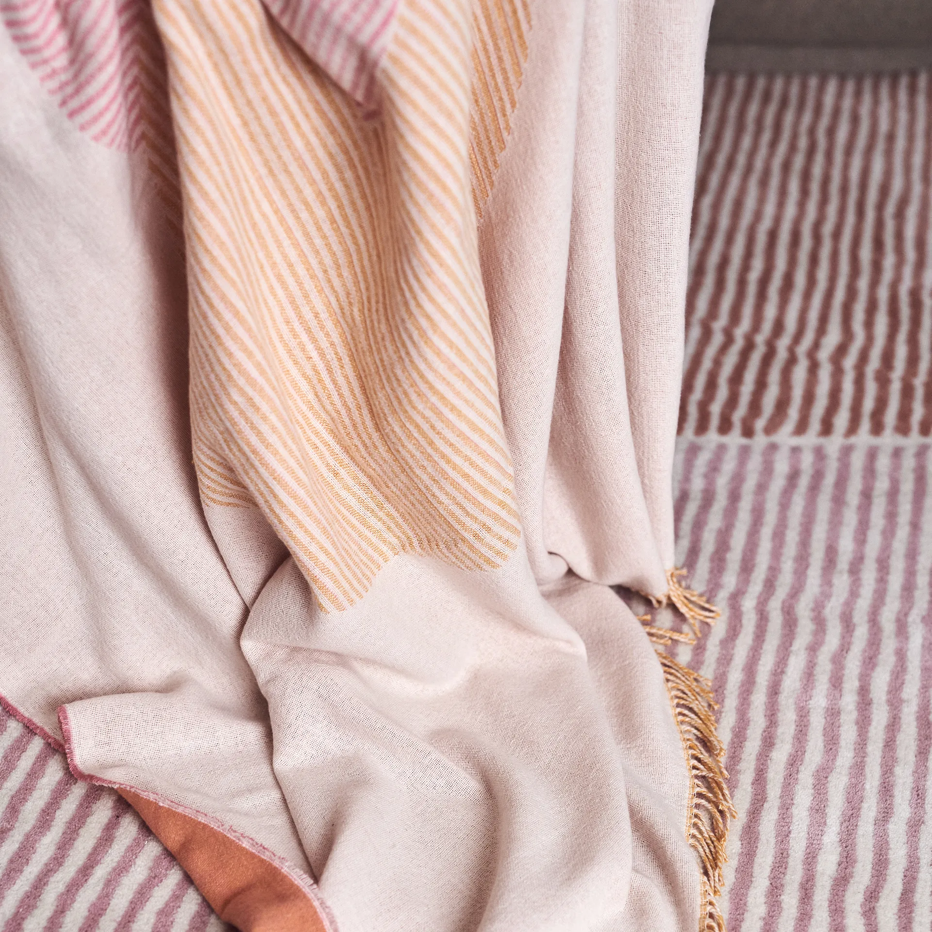 Circles 相交圆棉毯 130x185 cm, 天然白 NJRD