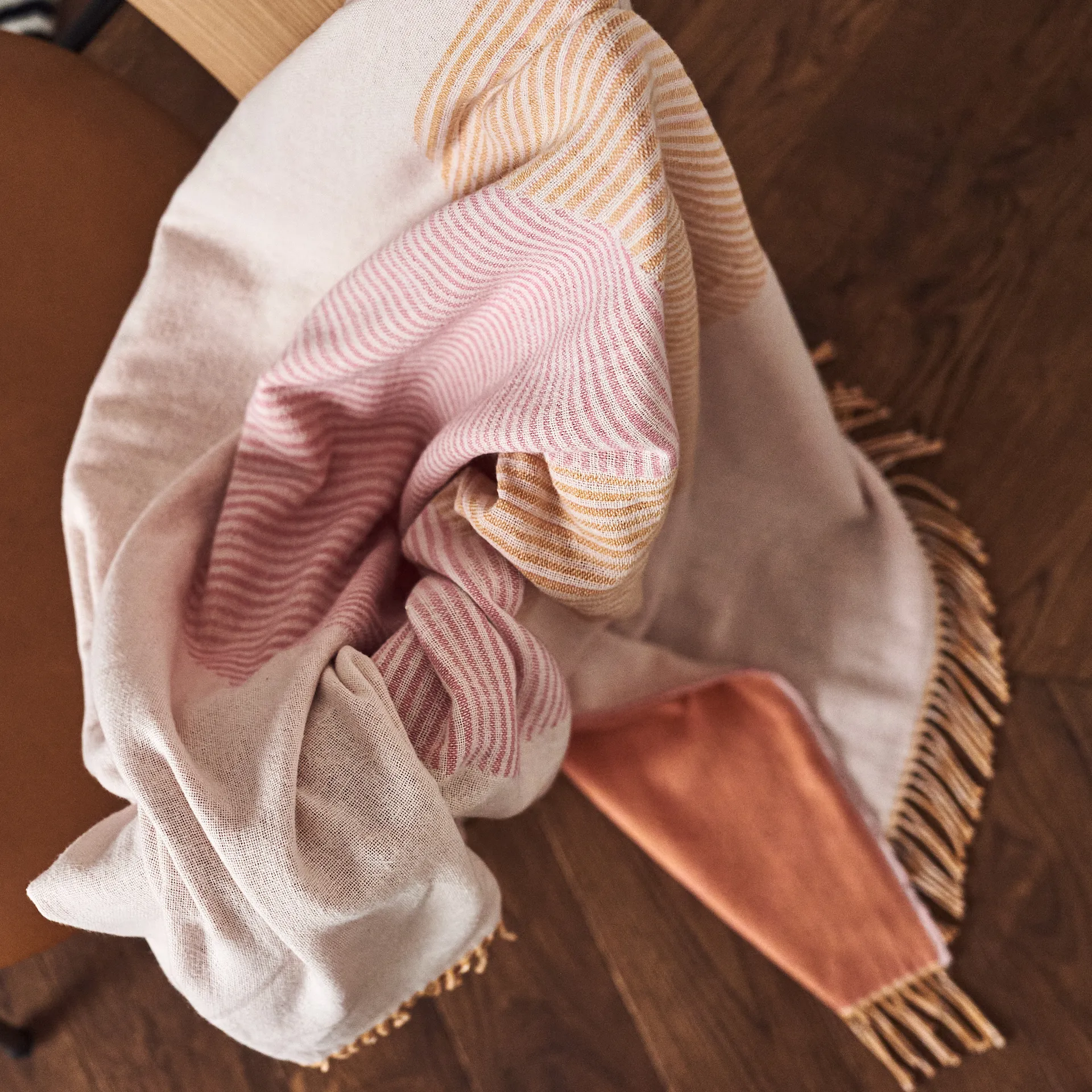 Circles 相交圆棉毯 130x185 cm, 天然白 NJRD