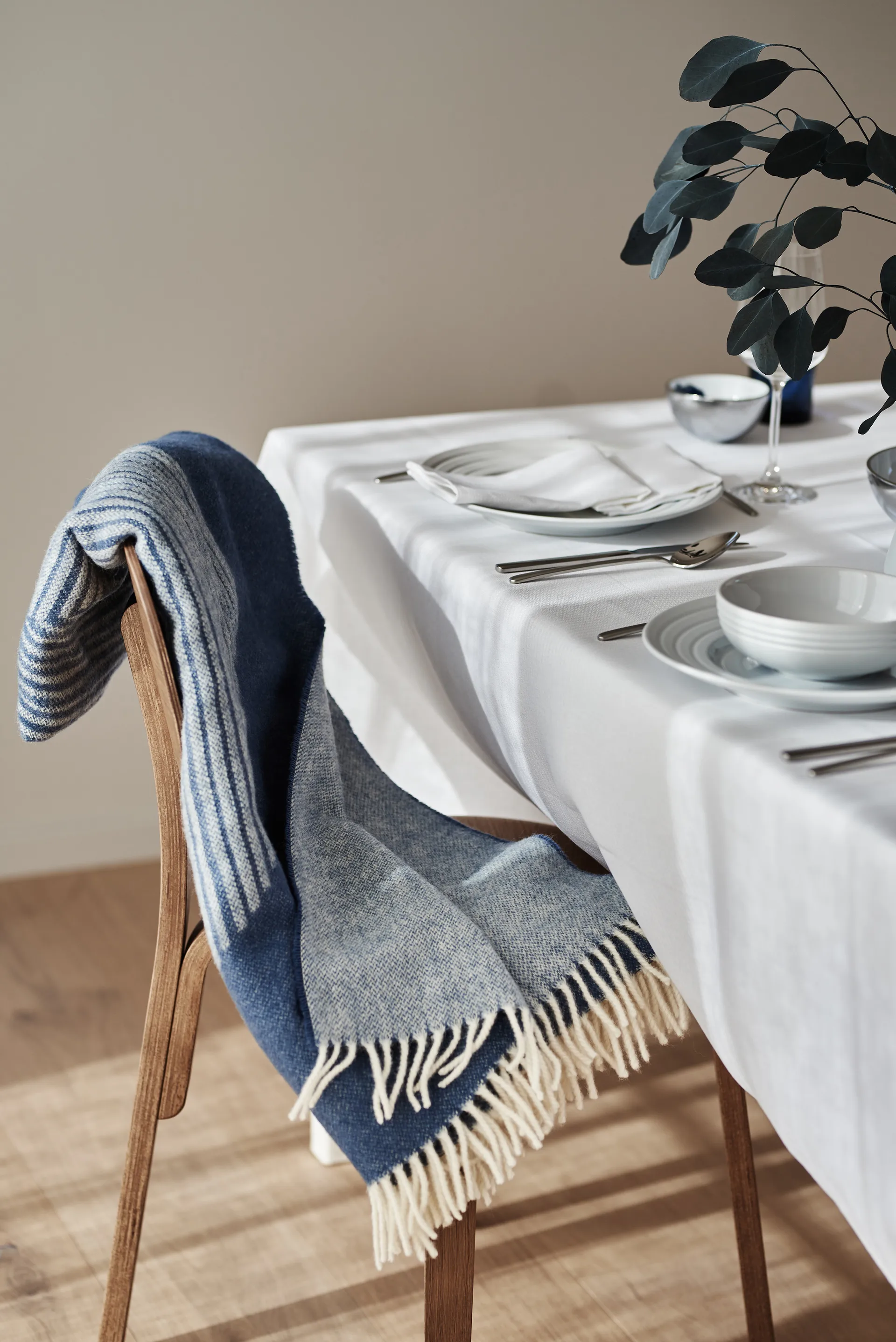 Circles 相交圆编织纹羊毛毯 130x185 cm, 蓝色 NJRD