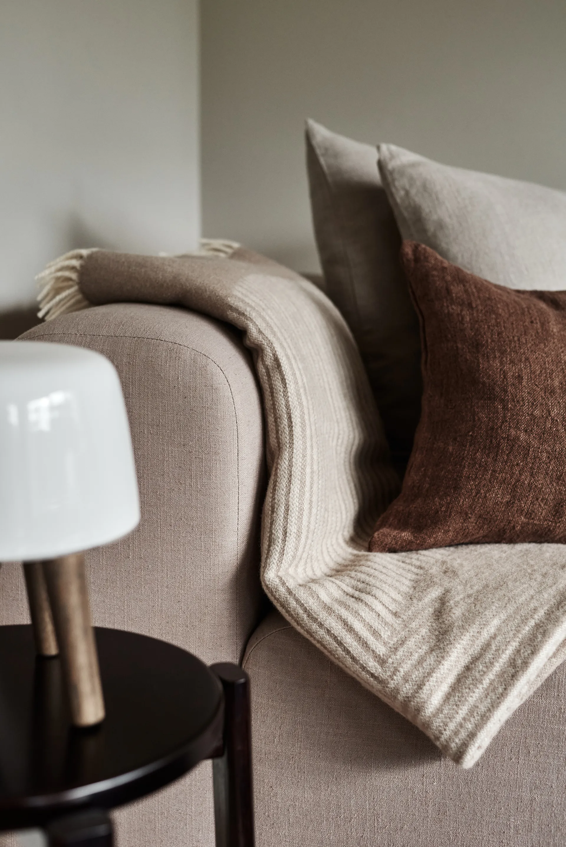 Circles 相交圆编织纹羊毛毯 130x185 cm, 米色 NJRD