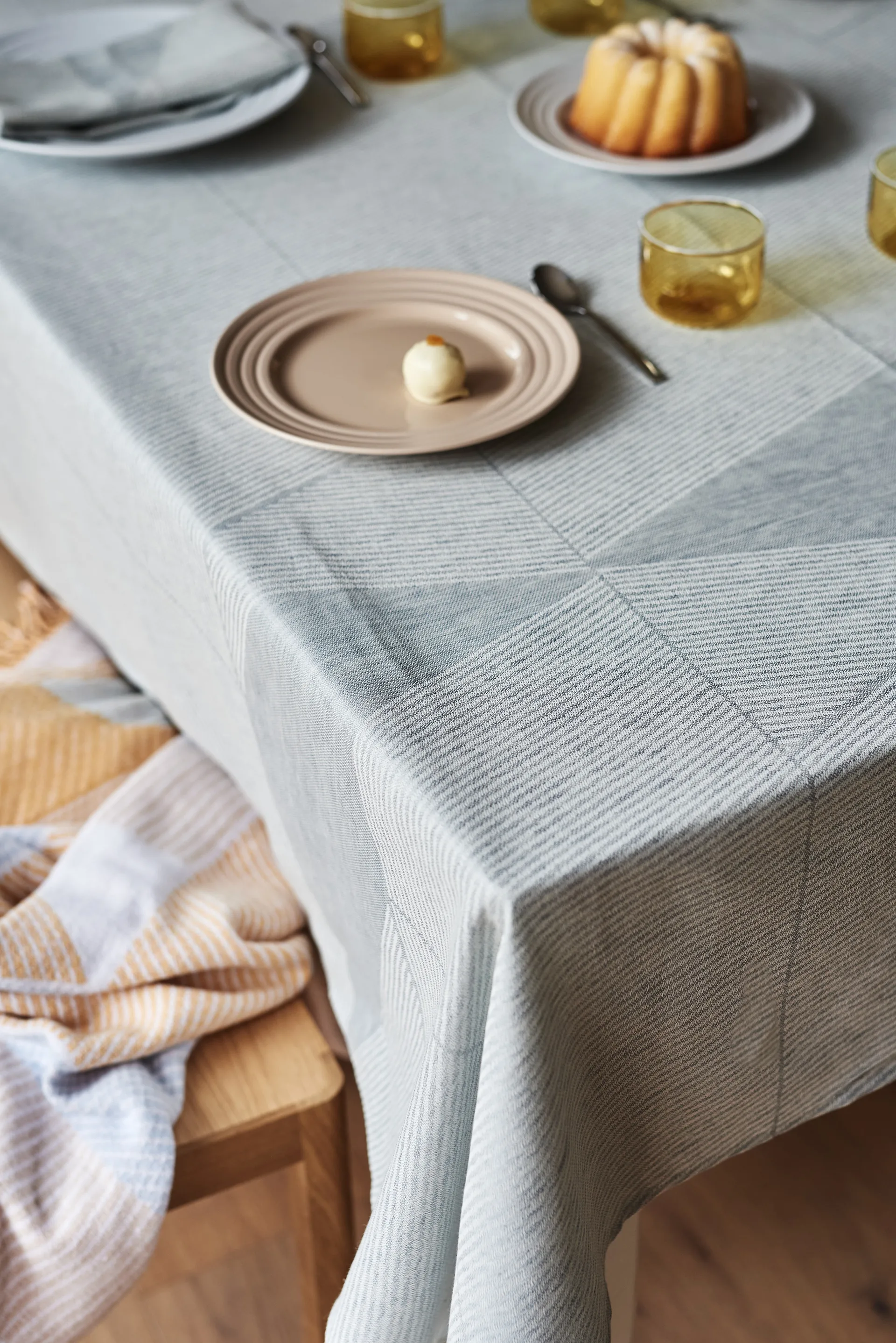 Geometric 极简风桌布 147x250 cm, 蓝色-白色 NJRD