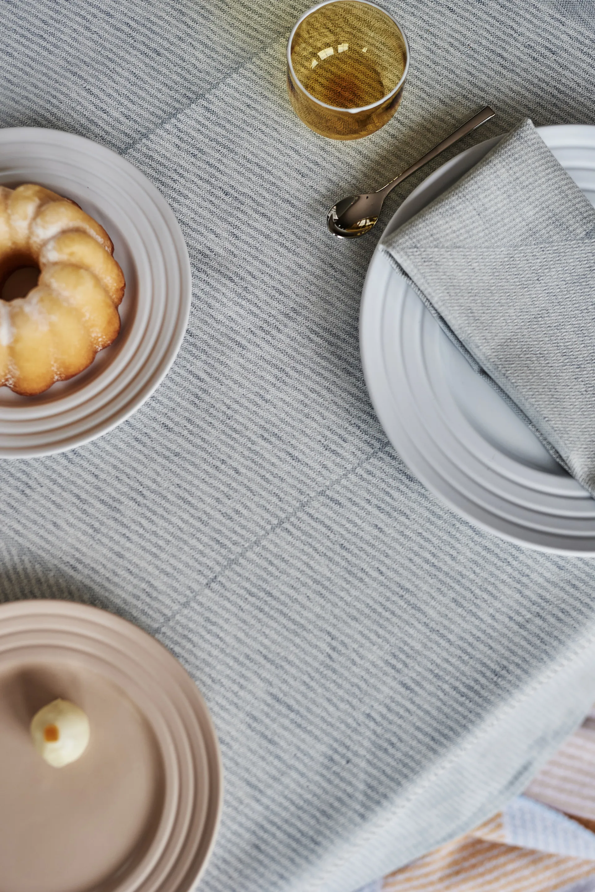 Geometric 极简风桌布 147x250 cm, 蓝色-白色 NJRD