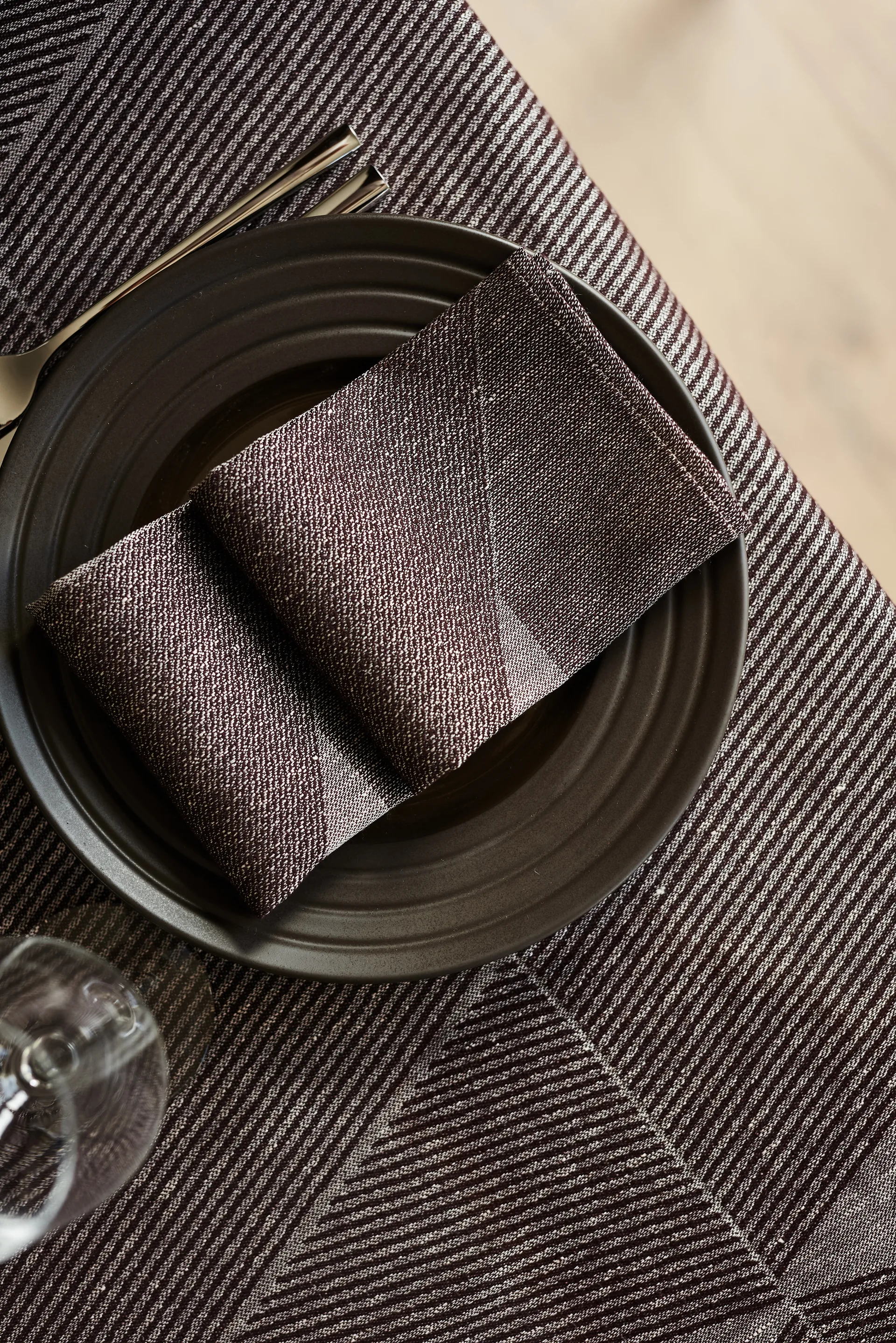 Metric 几何编织餐巾布 47x47 cm 四件套装, 棕色-白色 NJRD