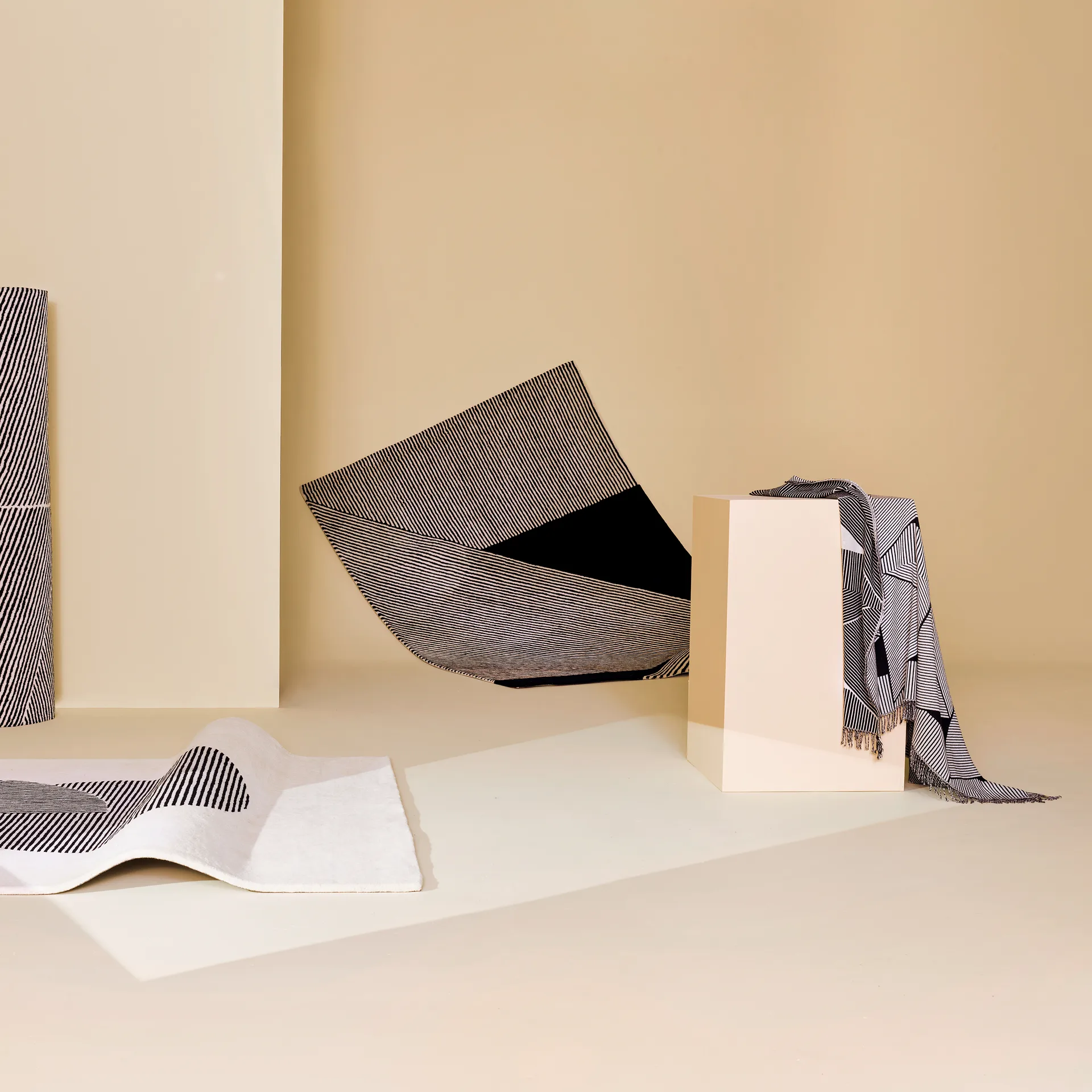 Metric 几何编织棉毯, 黑色 NJRD