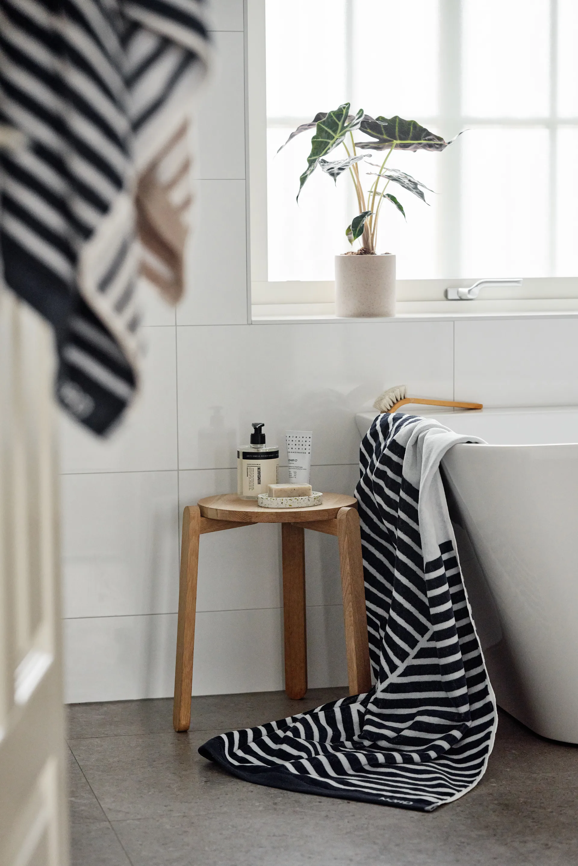 Stripes 条纹几何浴巾 100x150 cm, 蓝色 NJRD