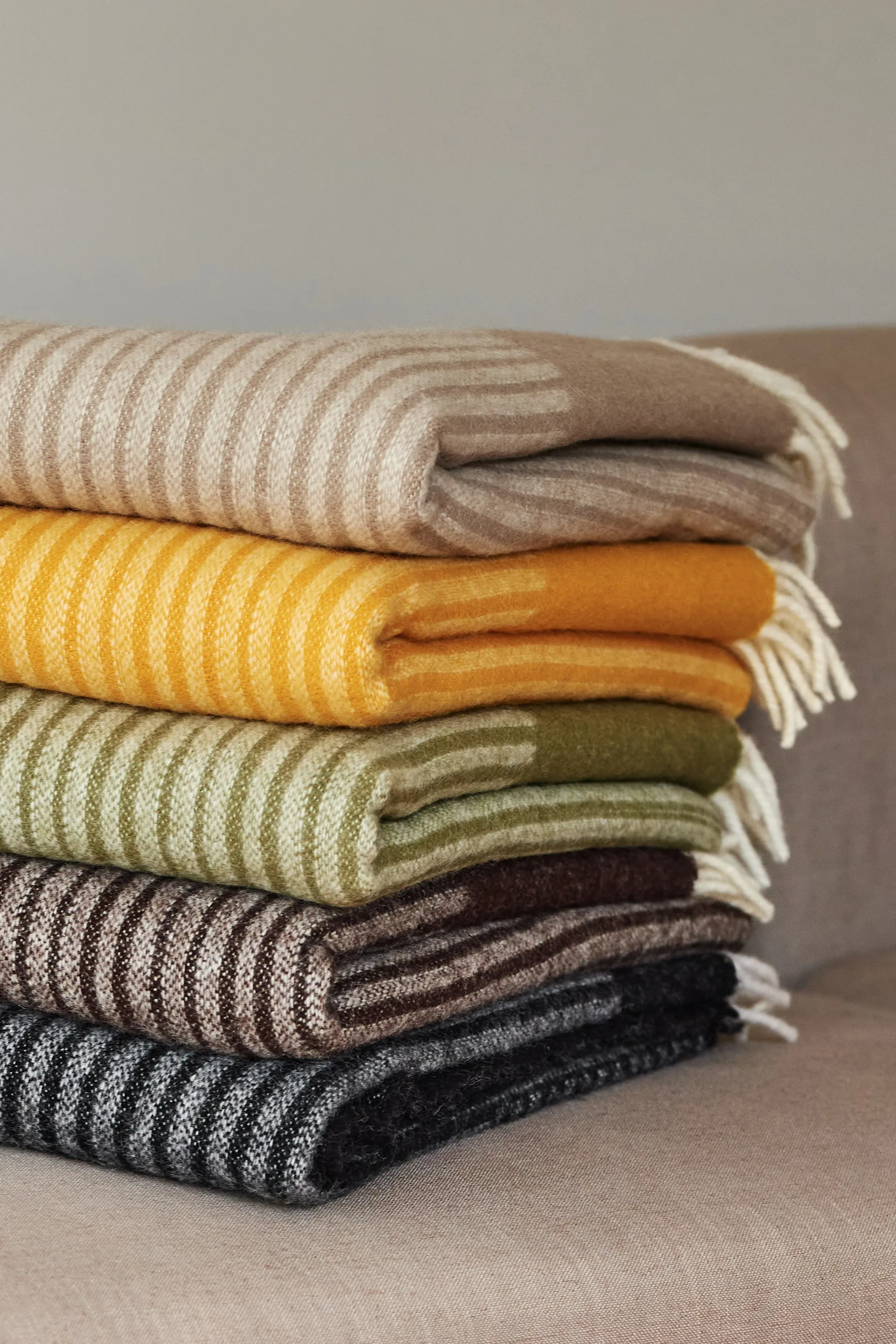 Stripes 条纹几何羊毛毯 130x185 cm, 绿色 NJRD