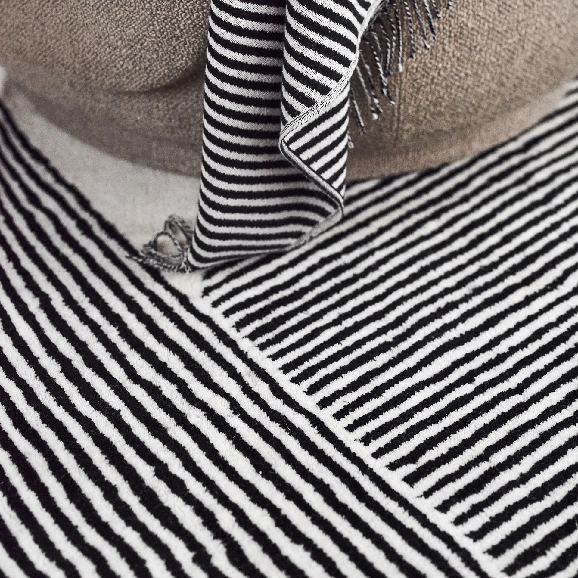 Stripes 羊毛地毯 天然白, 170x240 cm NJRD