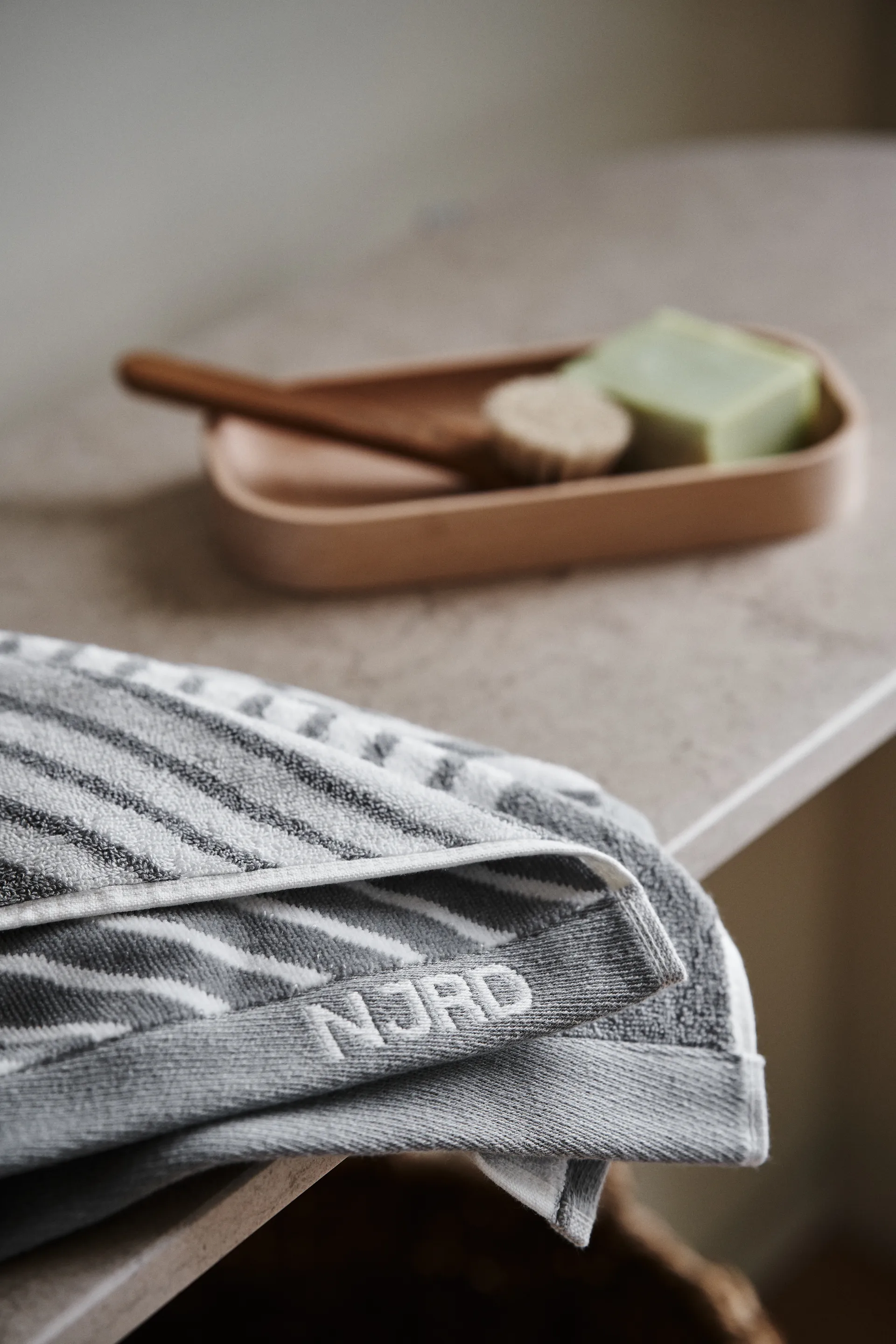 Stripes 条纹毛巾 50x70 cm, 灰色 NJRD