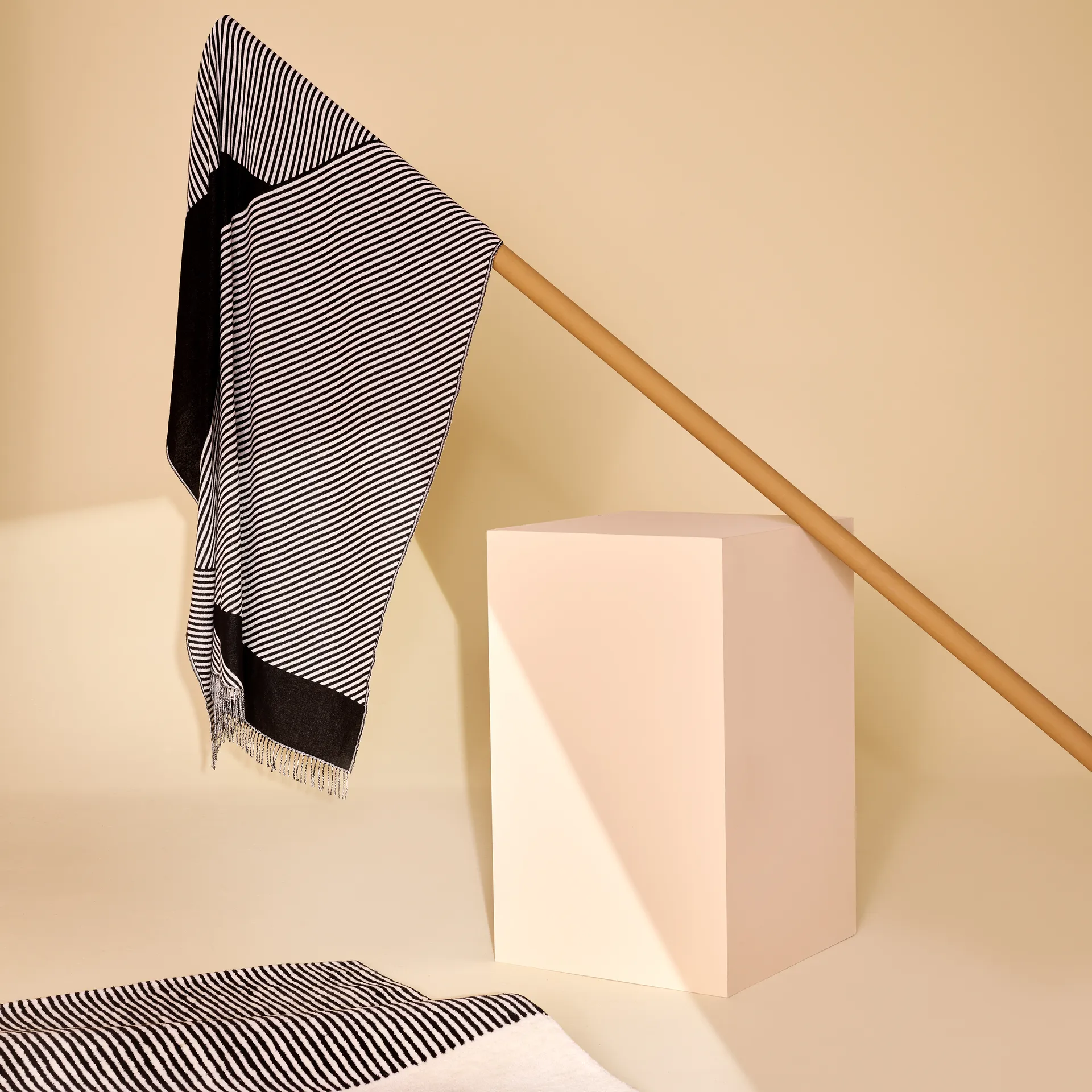 Stripes 条纹棉毯, 黑色 NJRD