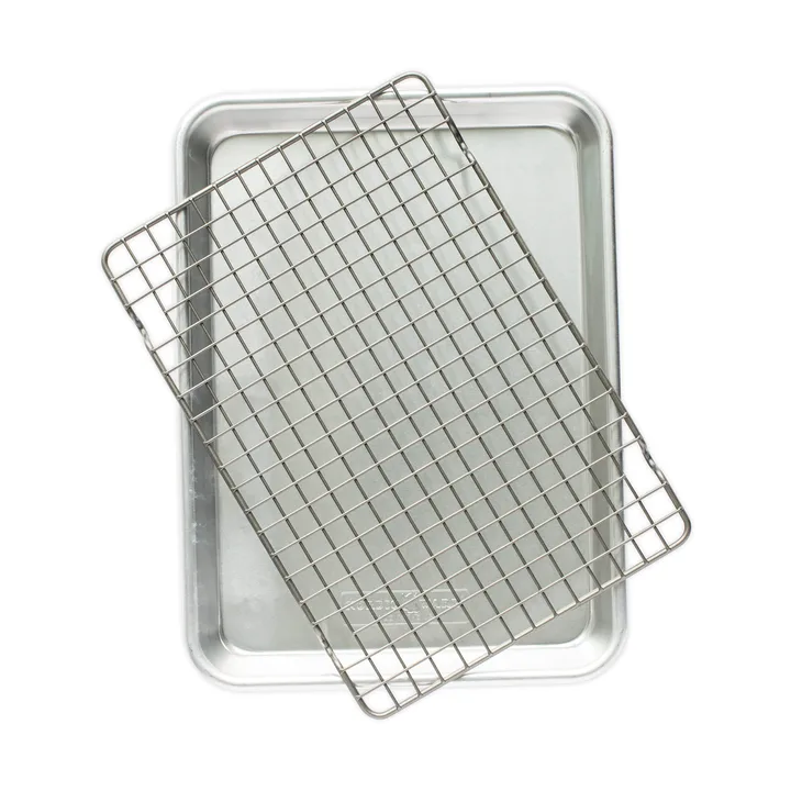Naturals四分之一烤盘带烤架 - 银色 - Nordic Ware