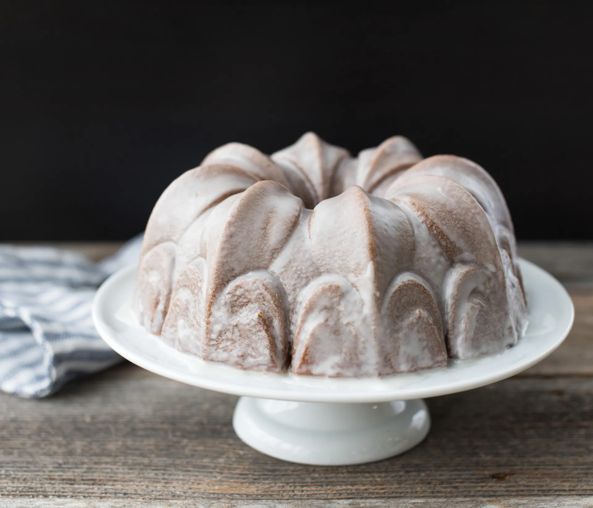 Nordic Ware Fleur De Lis Bundt - bundt tin, 2.4 L Nordic Ware