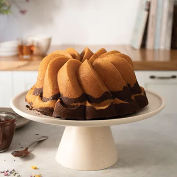 Nordic Ware pirouette bundt 烤盘2.4L - 金色 - Nordic Ware