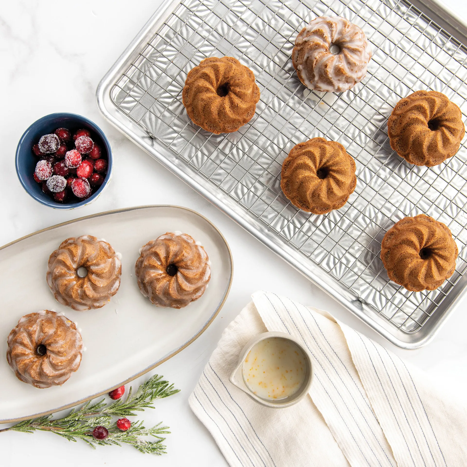 Nordic Ware pirouette bundtlette 烤盘1.2l, 金色 Nordic Ware