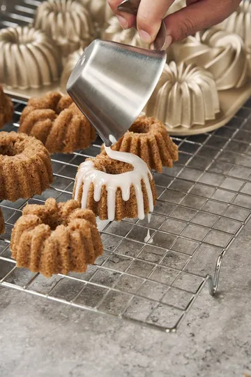 BAKE 海绵蛋糕模具 - Rosette, nonstick - Nordwik