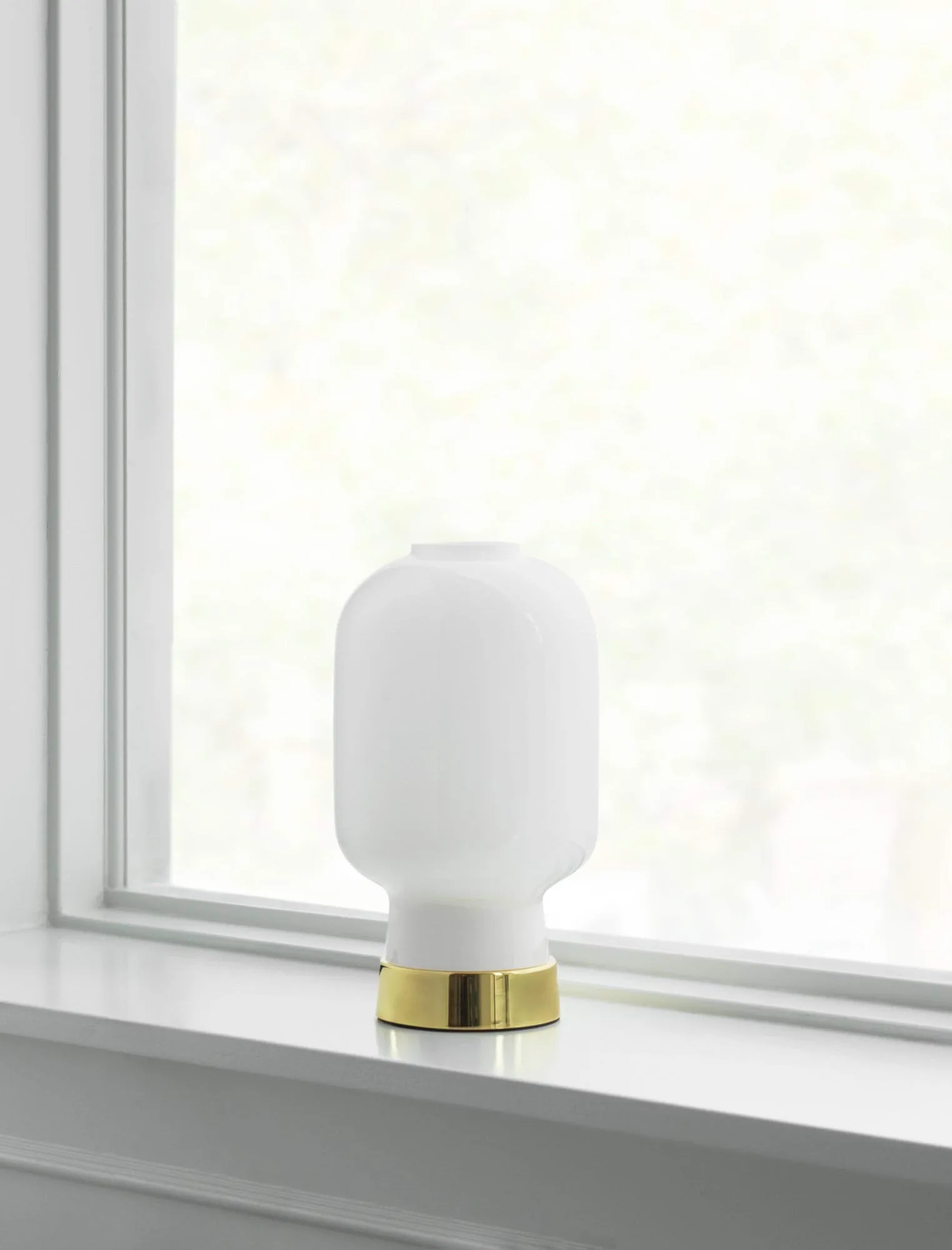 Amp台灯, 白色-brass Normann Copenhagen