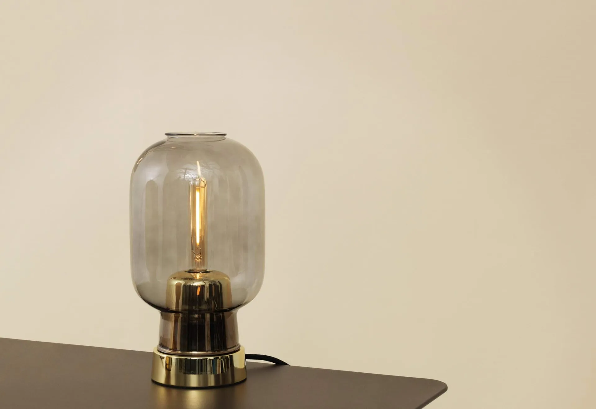 Amp台灯, 绿色_黄铜色 Normann Copenhagen