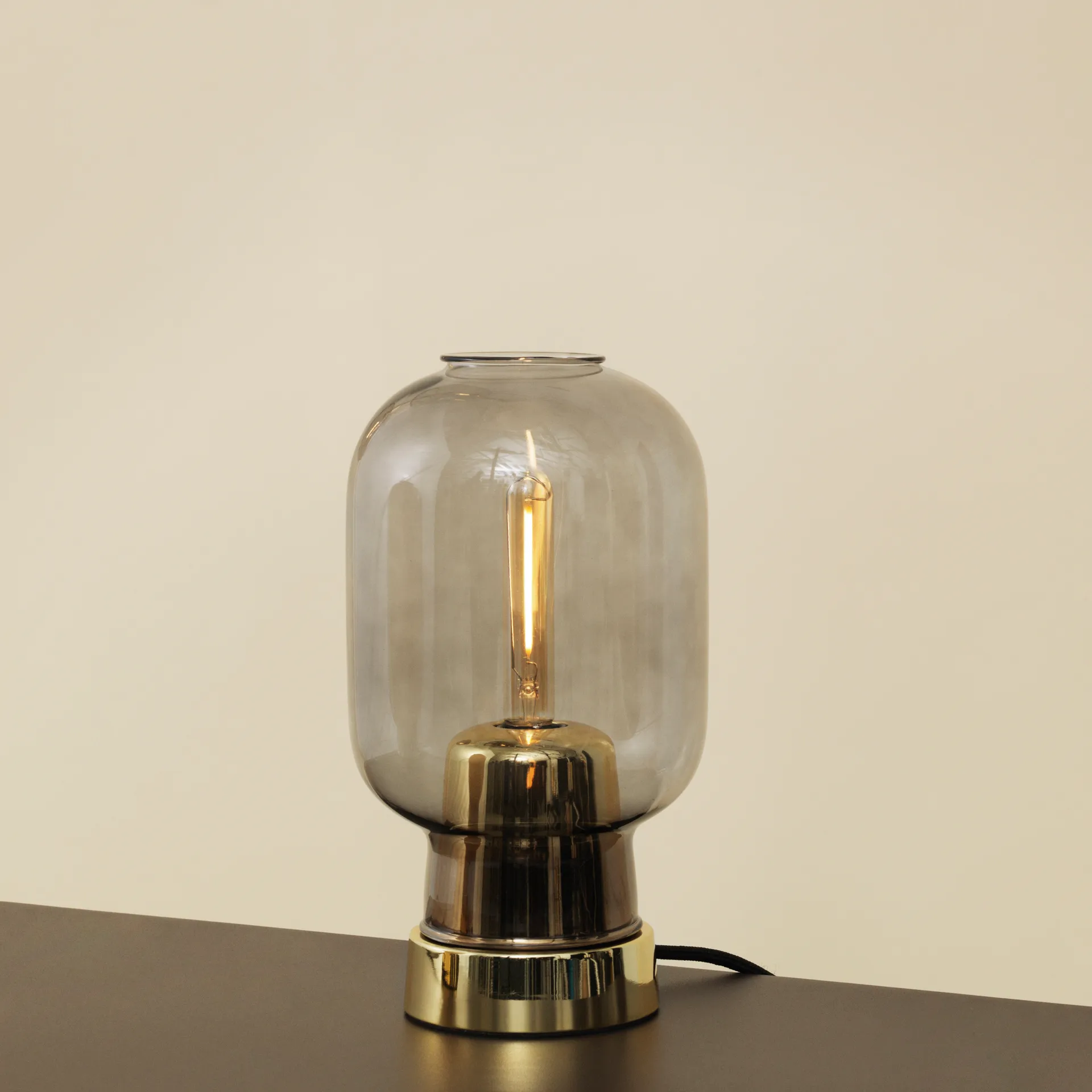 Amp台灯, 绿色_黄铜色 Normann Copenhagen