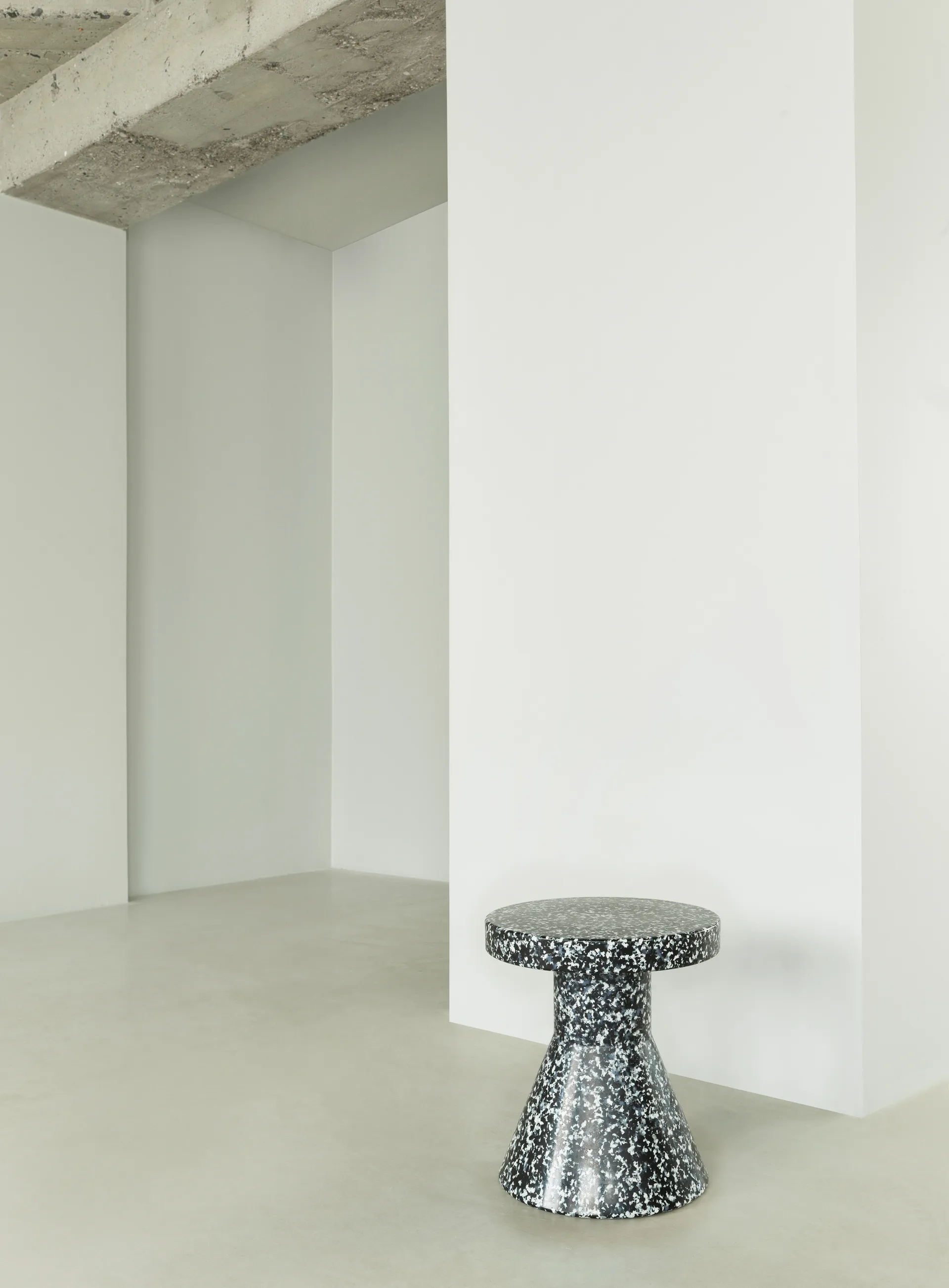 Bit Cone 吧台凳, 黑色_白色 Normann Copenhagen