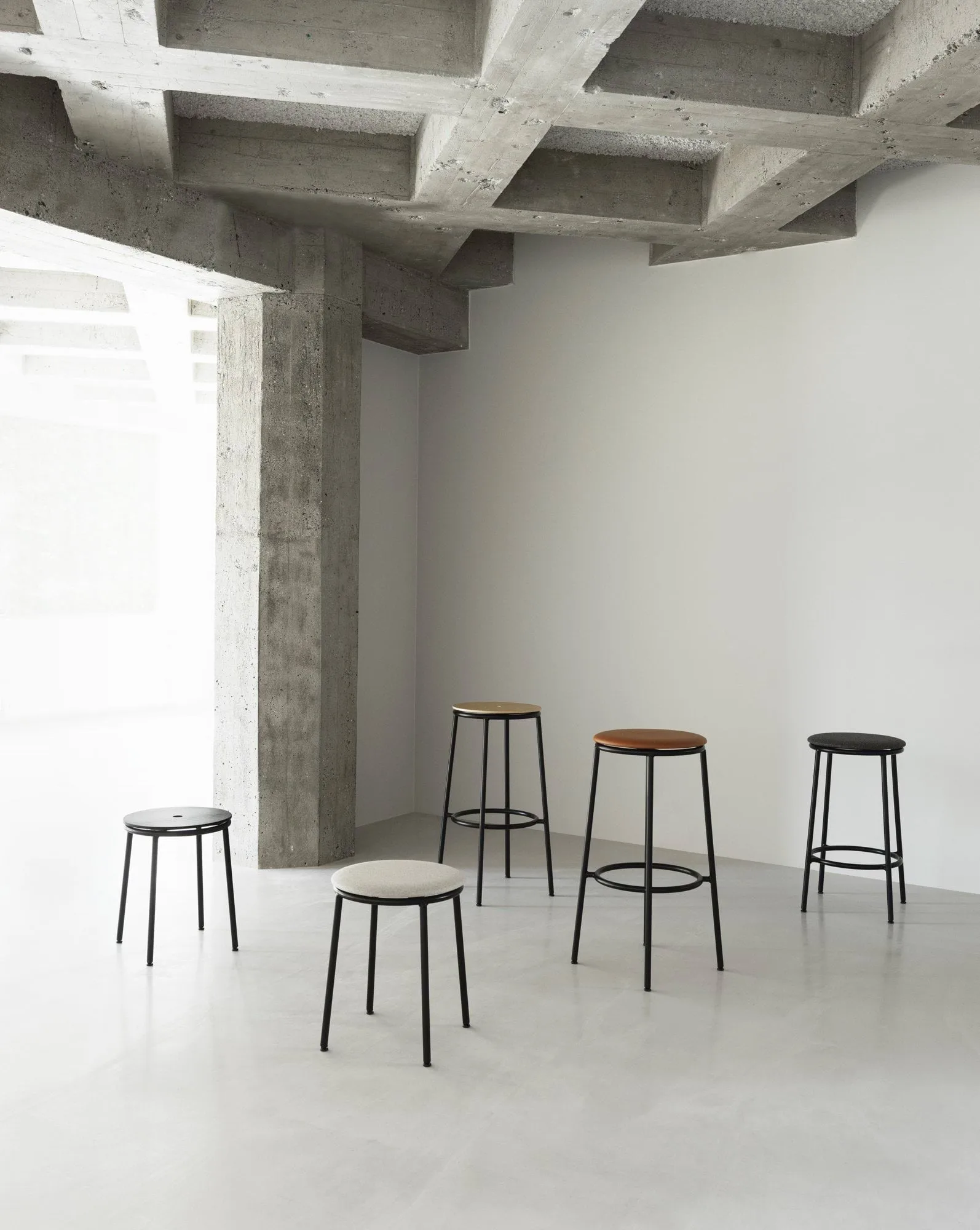 Circa 吧台凳45cm, 橡木 Normann Copenhagen