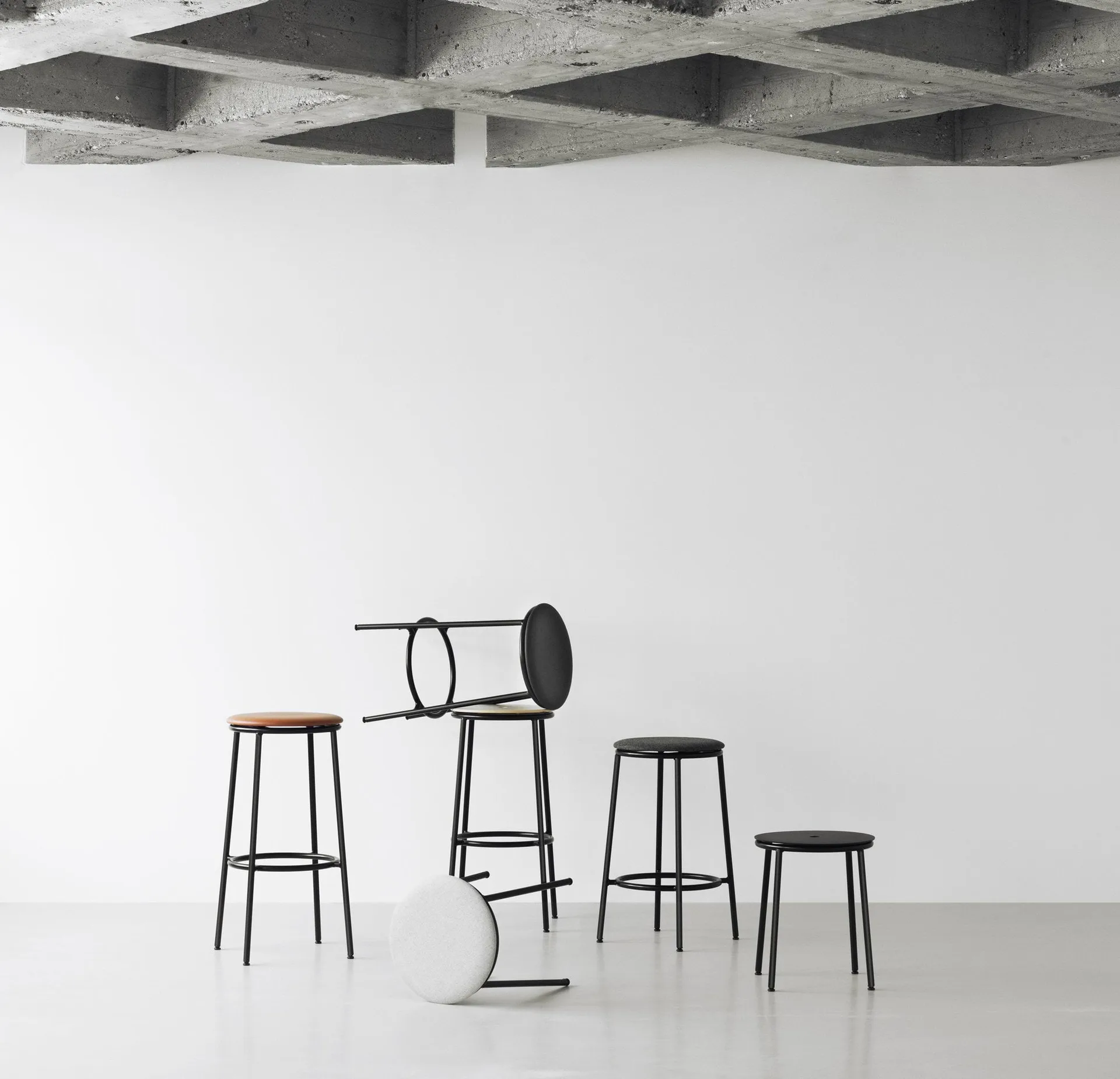 Circa 吧台凳45cm, 黑色橡木 Normann Copenhagen
