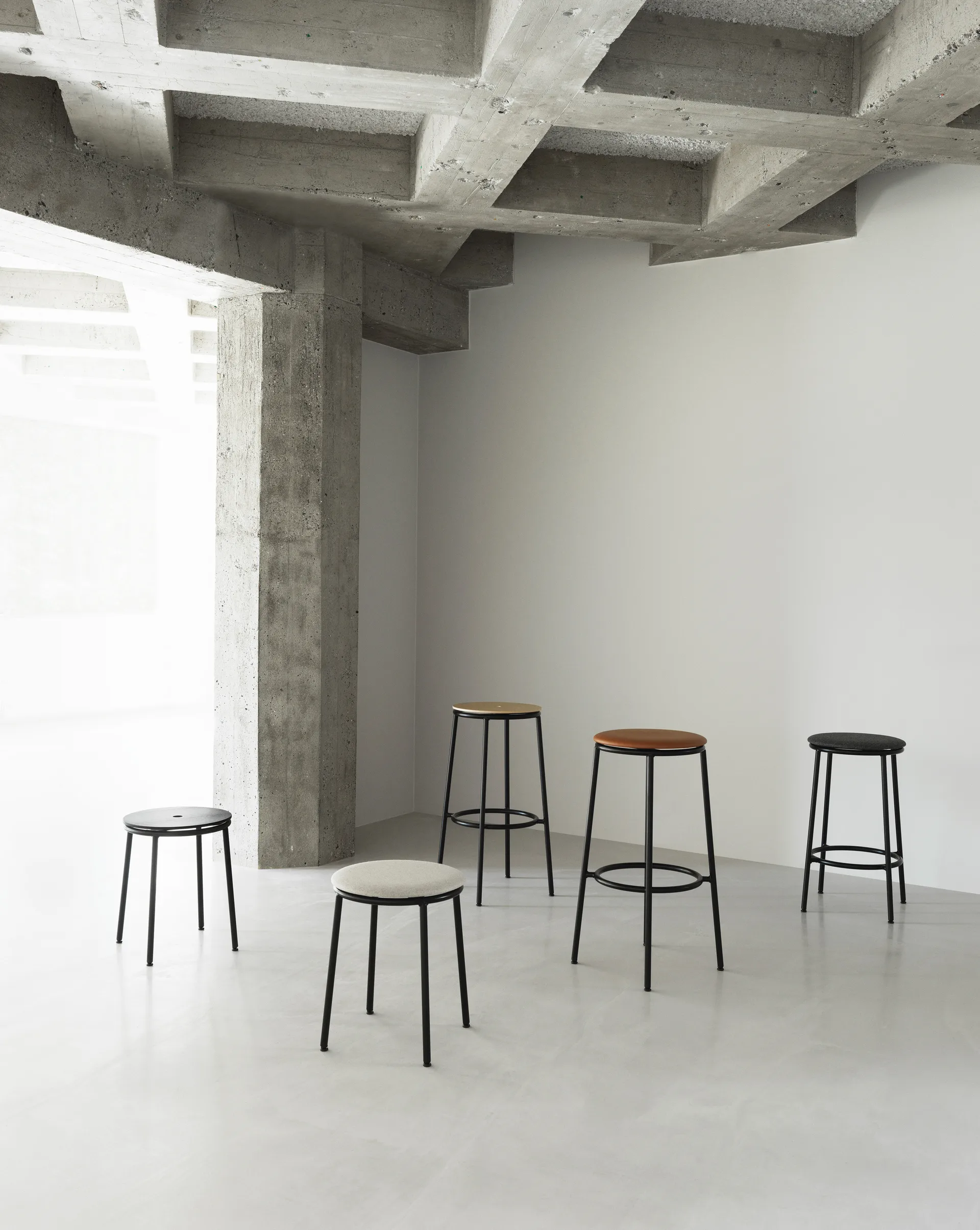 Circa 吧台凳45cm, 黑色橡木 Normann Copenhagen