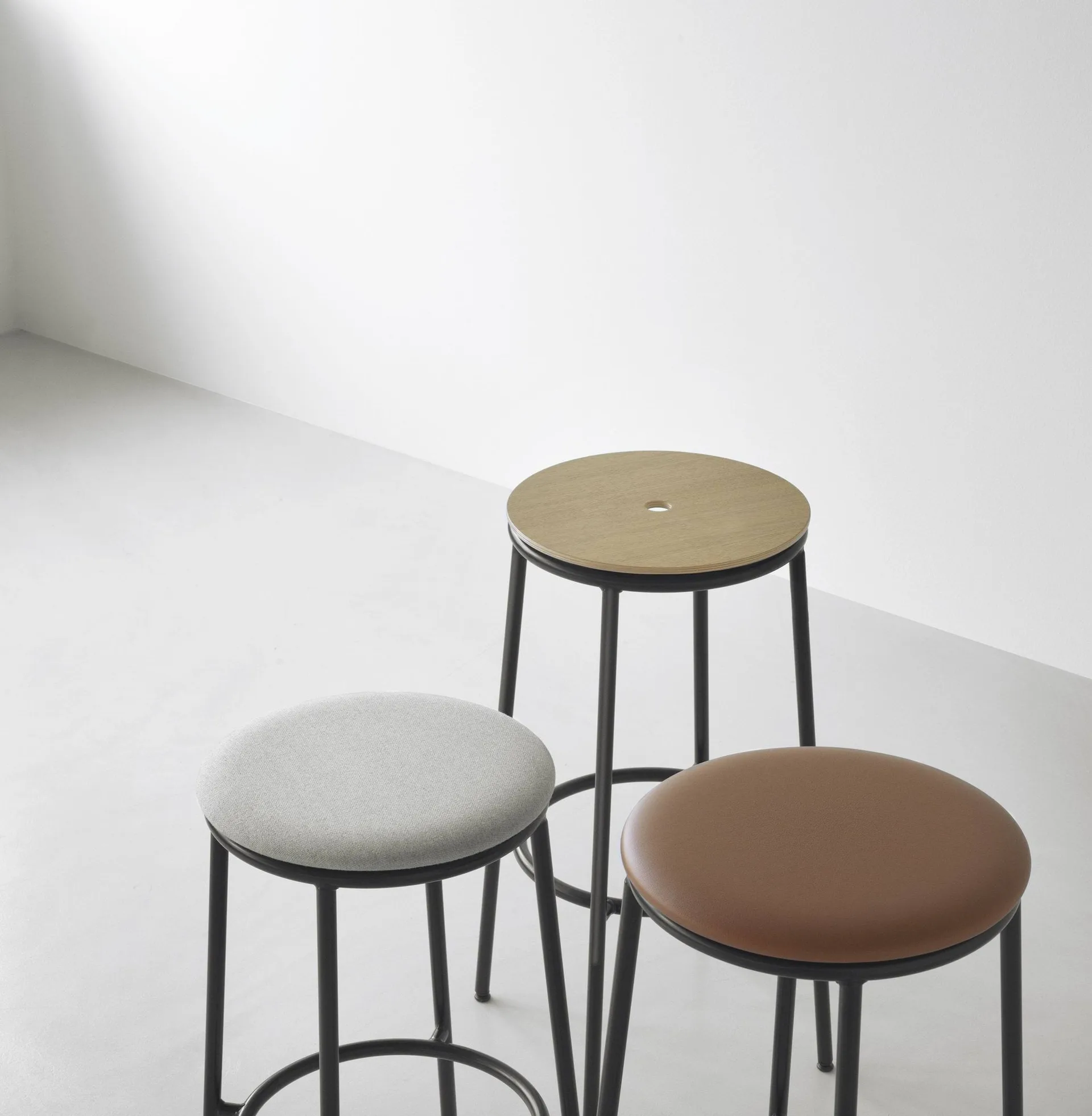Circa 吧台椅65cm, 橡木 Normann Copenhagen