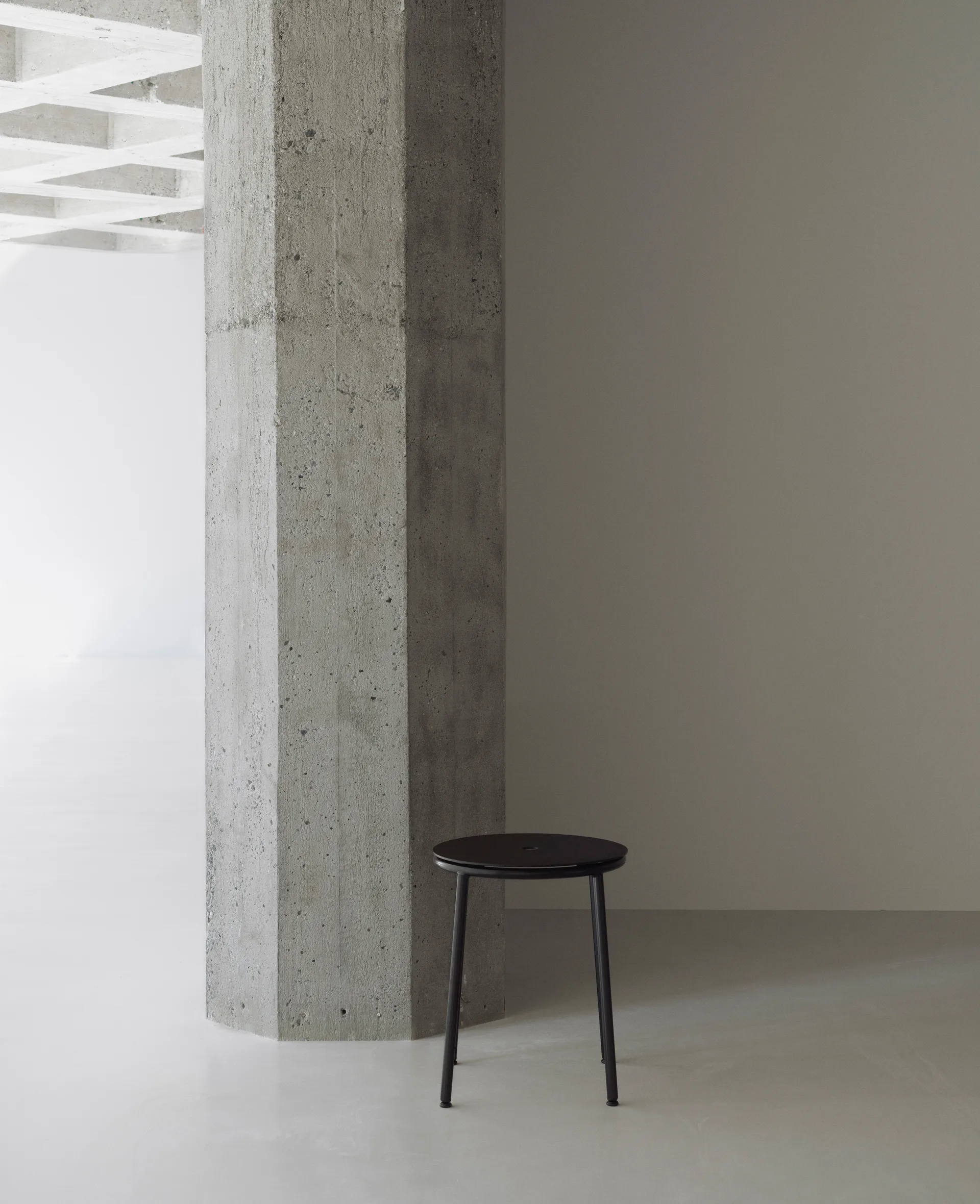 Circa stool 45 cm 凳子, 黑色 aluminium Normann Copenhagen