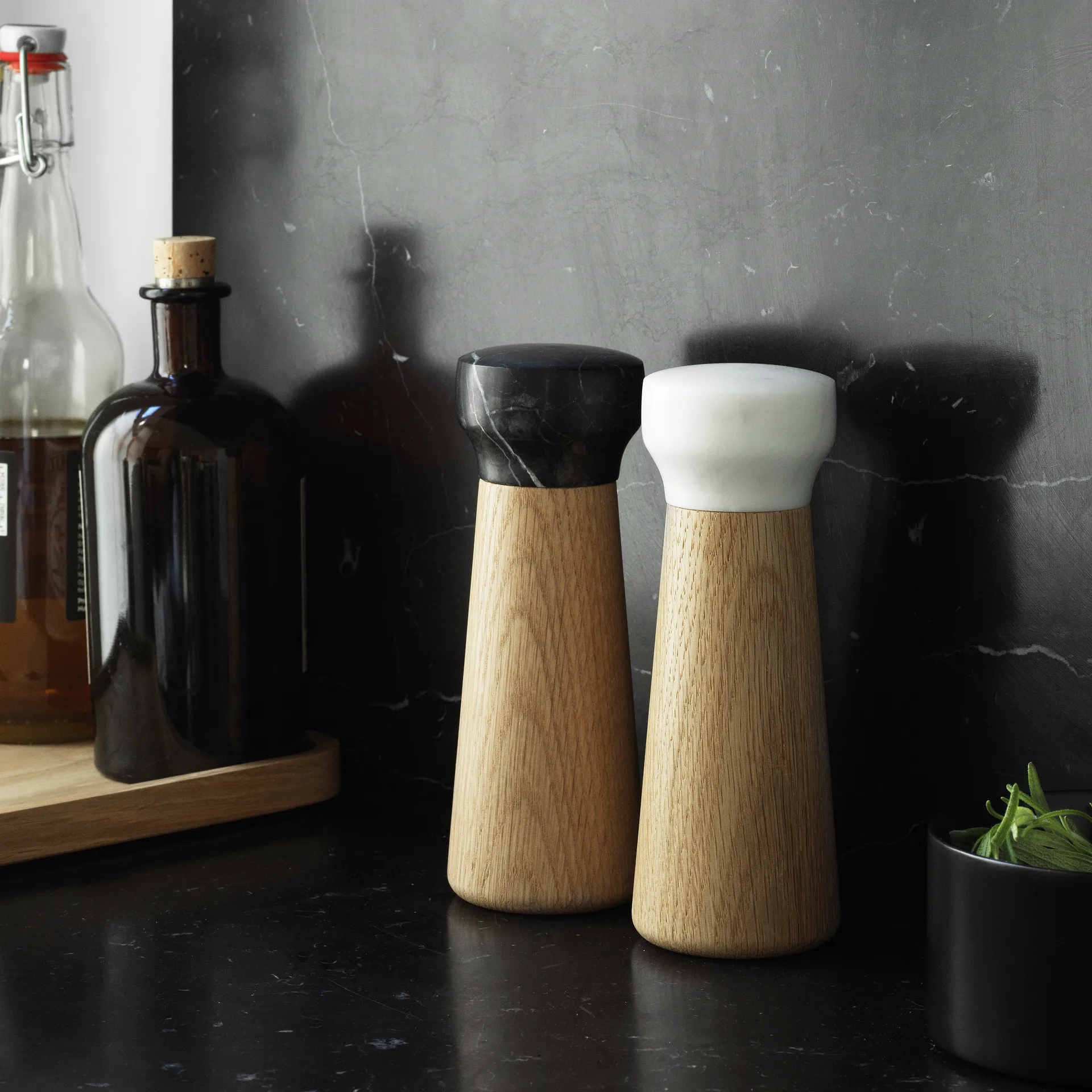 Craft 橡木白色大理石盐研磨器, 小号 Normann Copenhagen