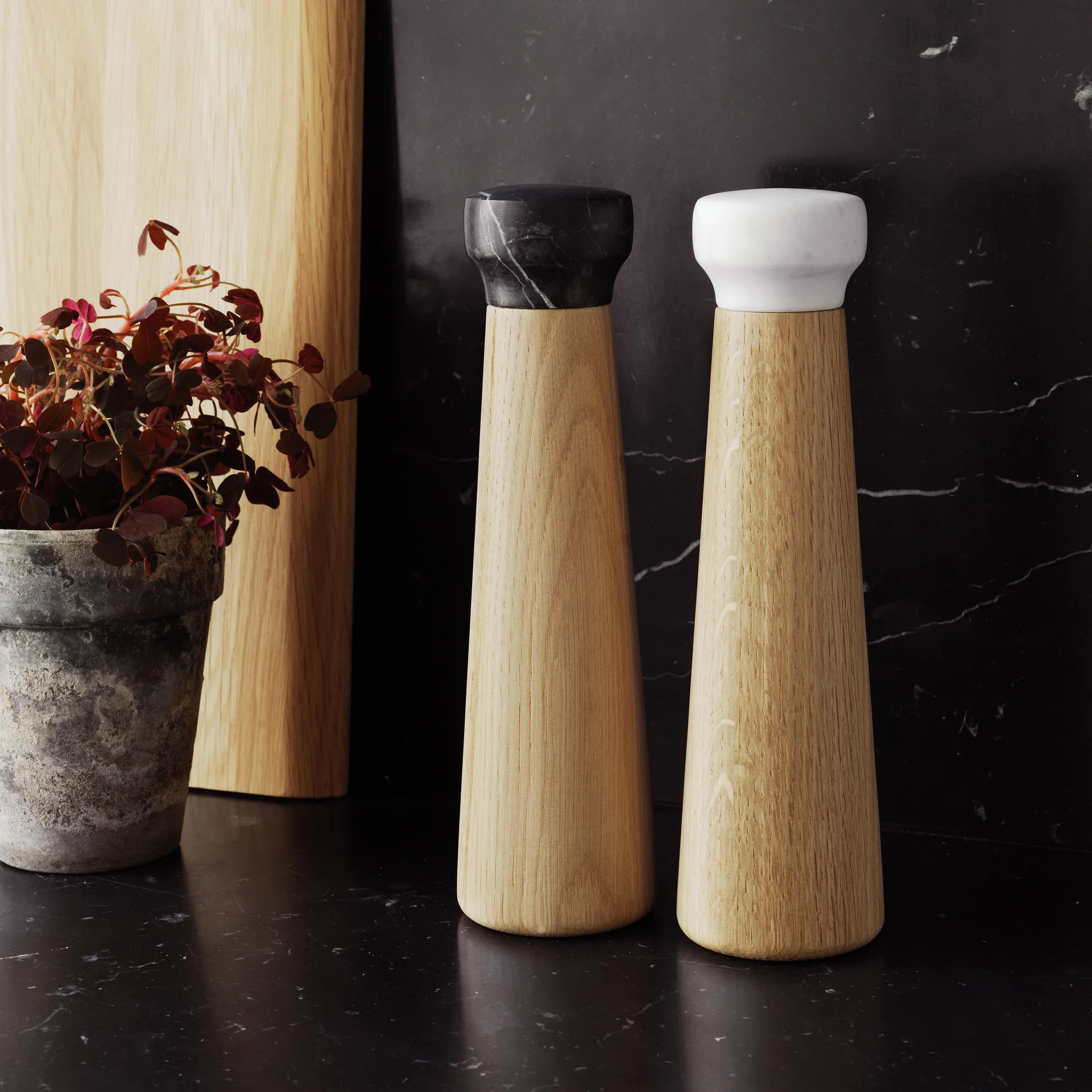 Craft 橡木白色大理石盐研磨器, 大号 Normann Copenhagen