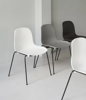 Form 可堆叠的椅子，2条黑腿，白色 - undefined - Normann Copenhagen