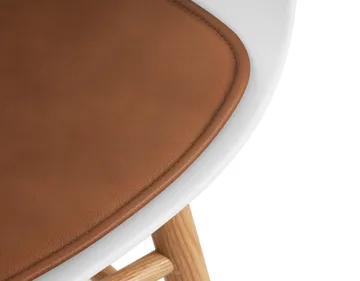 Form 超纤皮座垫 - 白兰地色41574 - Normann Copenhagen