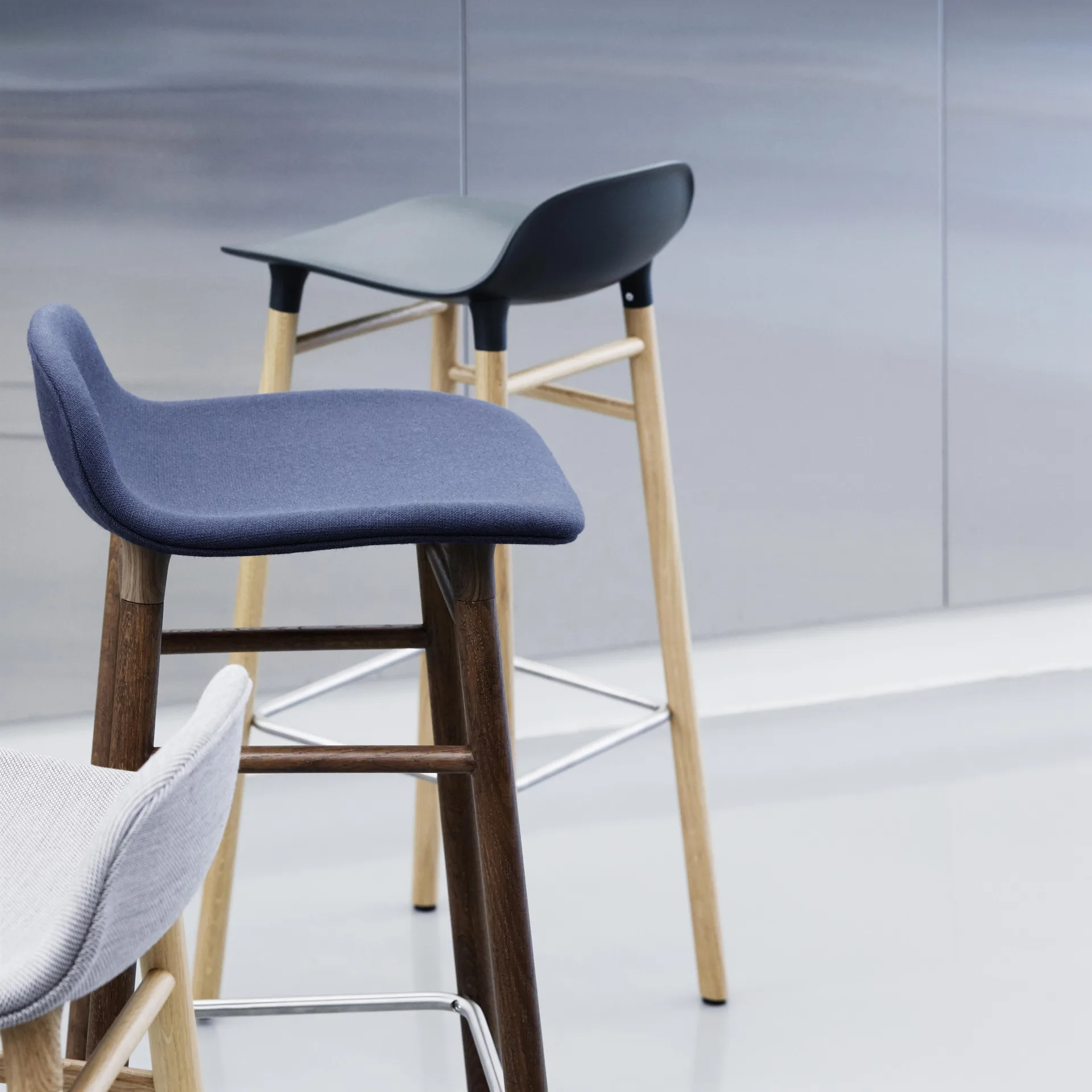 Form barstool oak legs 凳子, 黑色 Normann Copenhagen