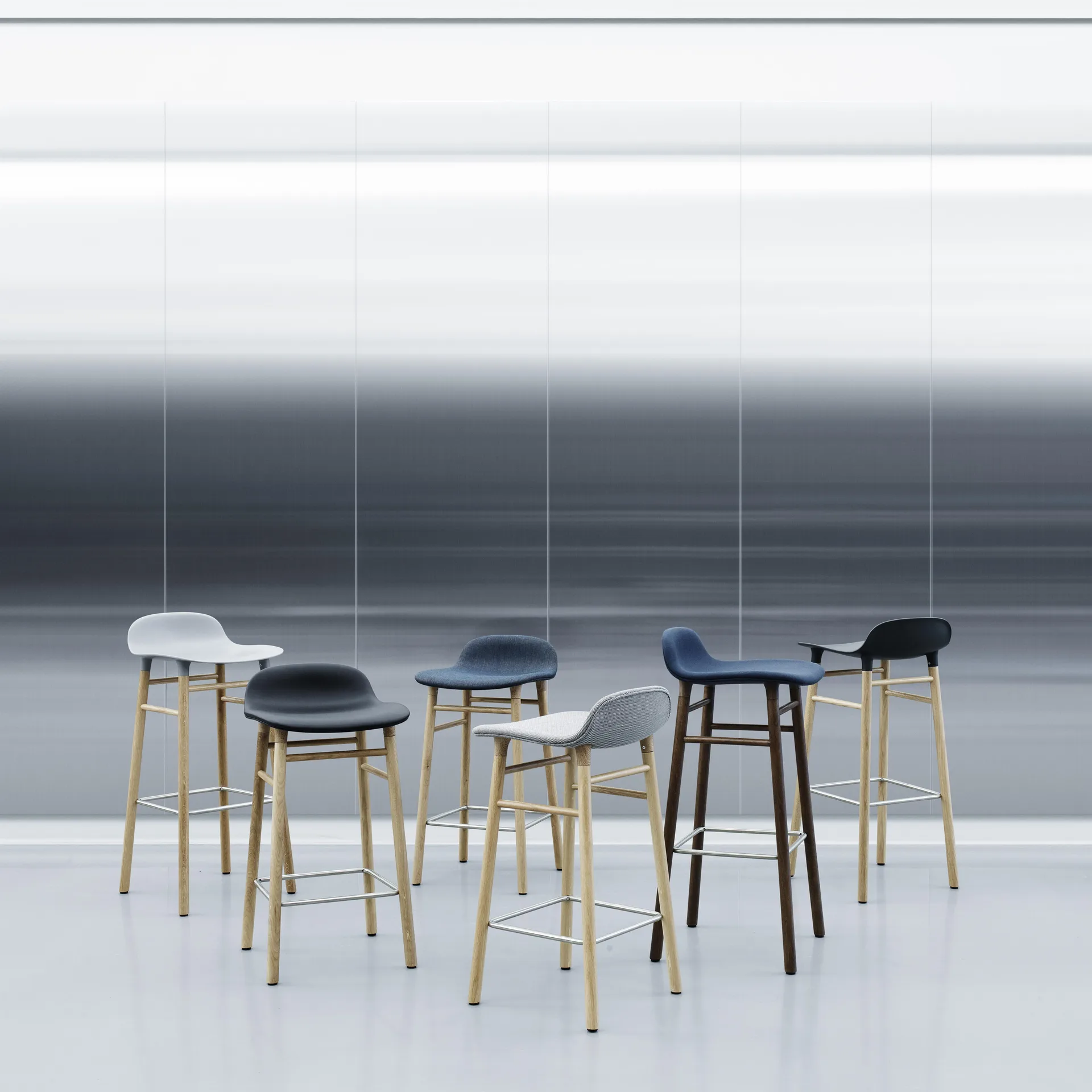 Form barstool oak legs 凳子, 黑色 Normann Copenhagen