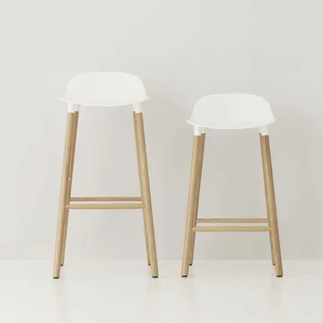Form 吧台椅 橡木腿 - 白色 - Normann Copenhagen