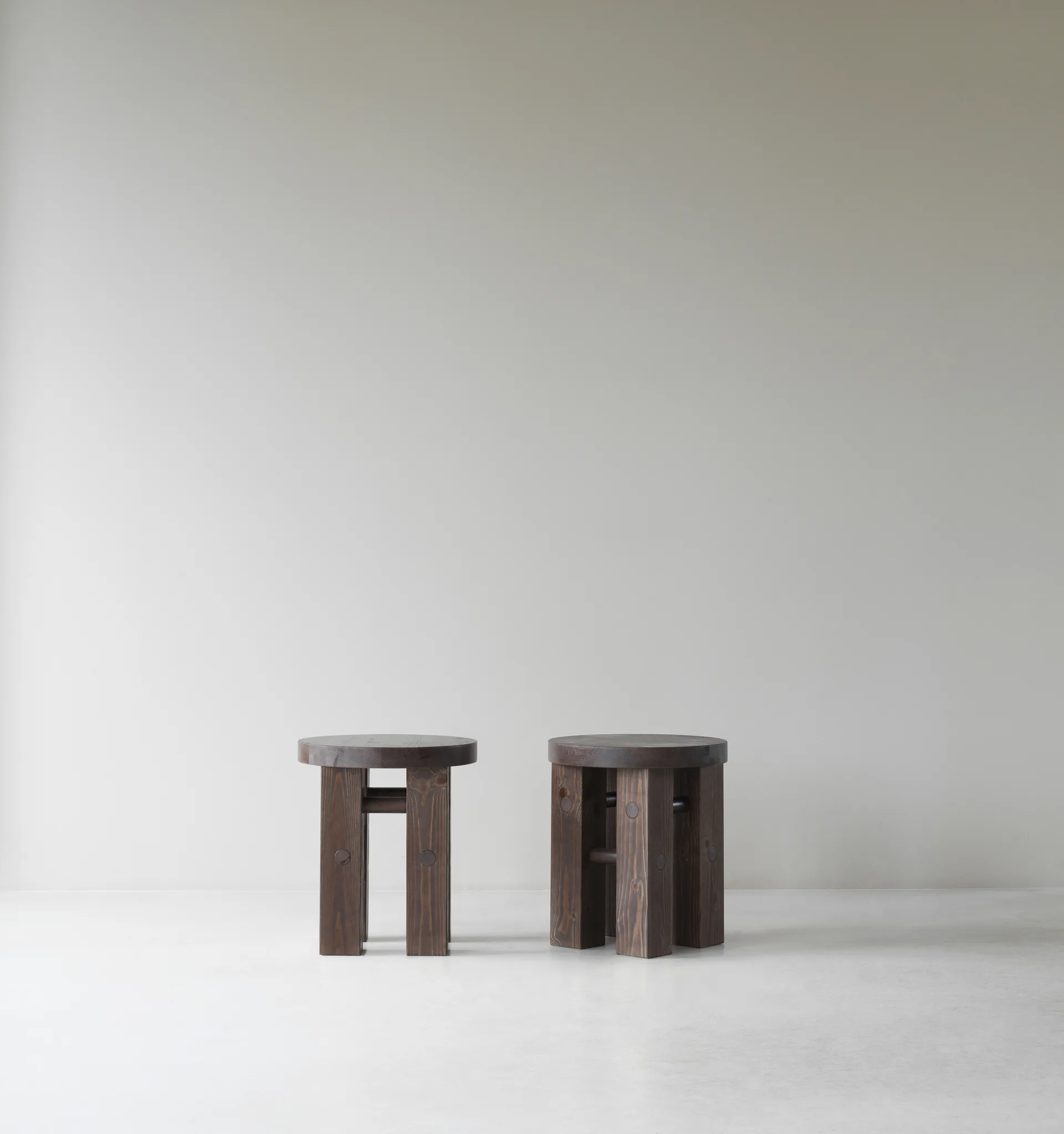 Fyr 凳子 45cm, 深棕色 Normann Copenhagen