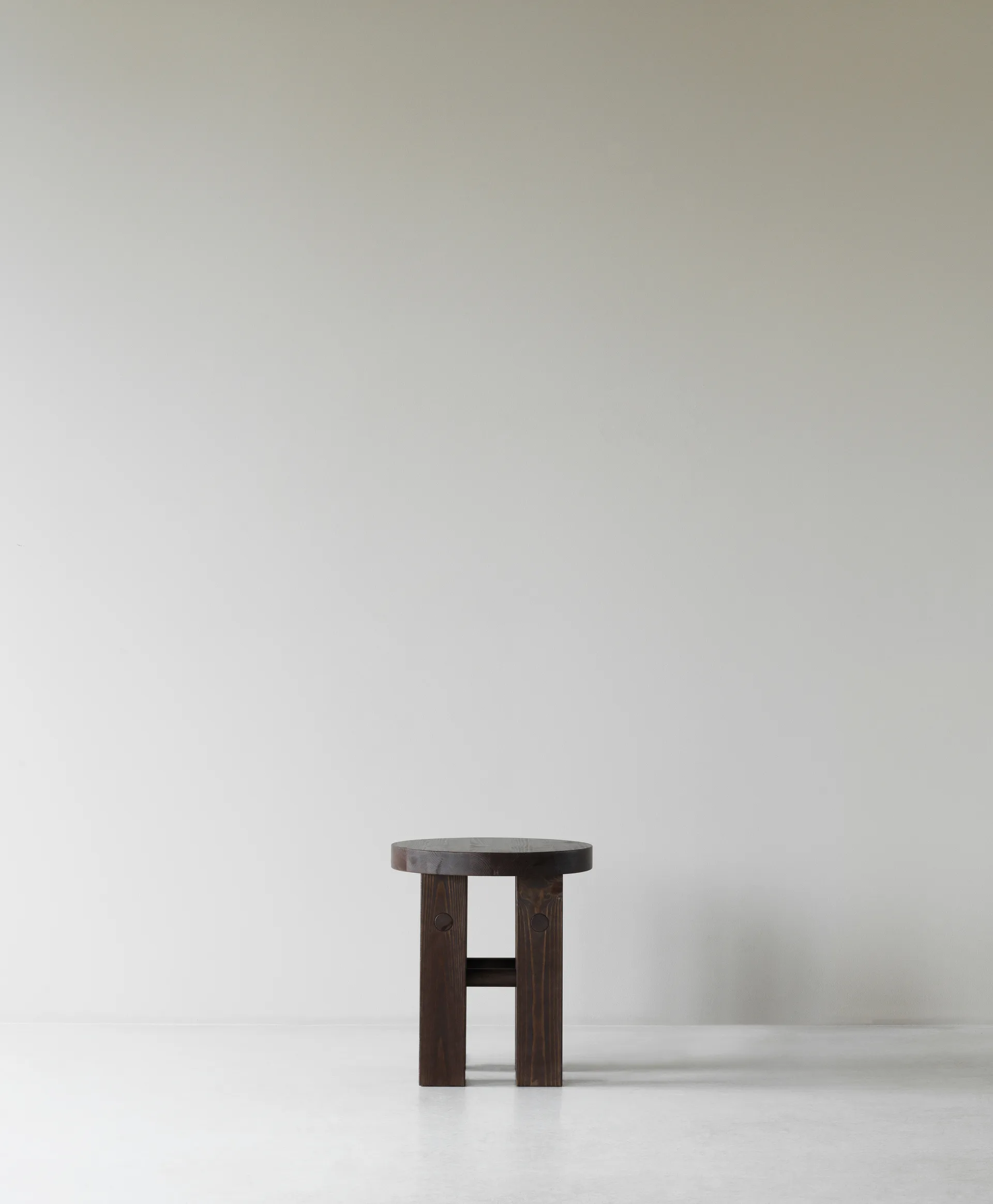 Fyr 凳子 45cm, 深棕色 Normann Copenhagen
